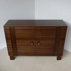 Una credenza in noce australiano Art Deco di Maurice Adams