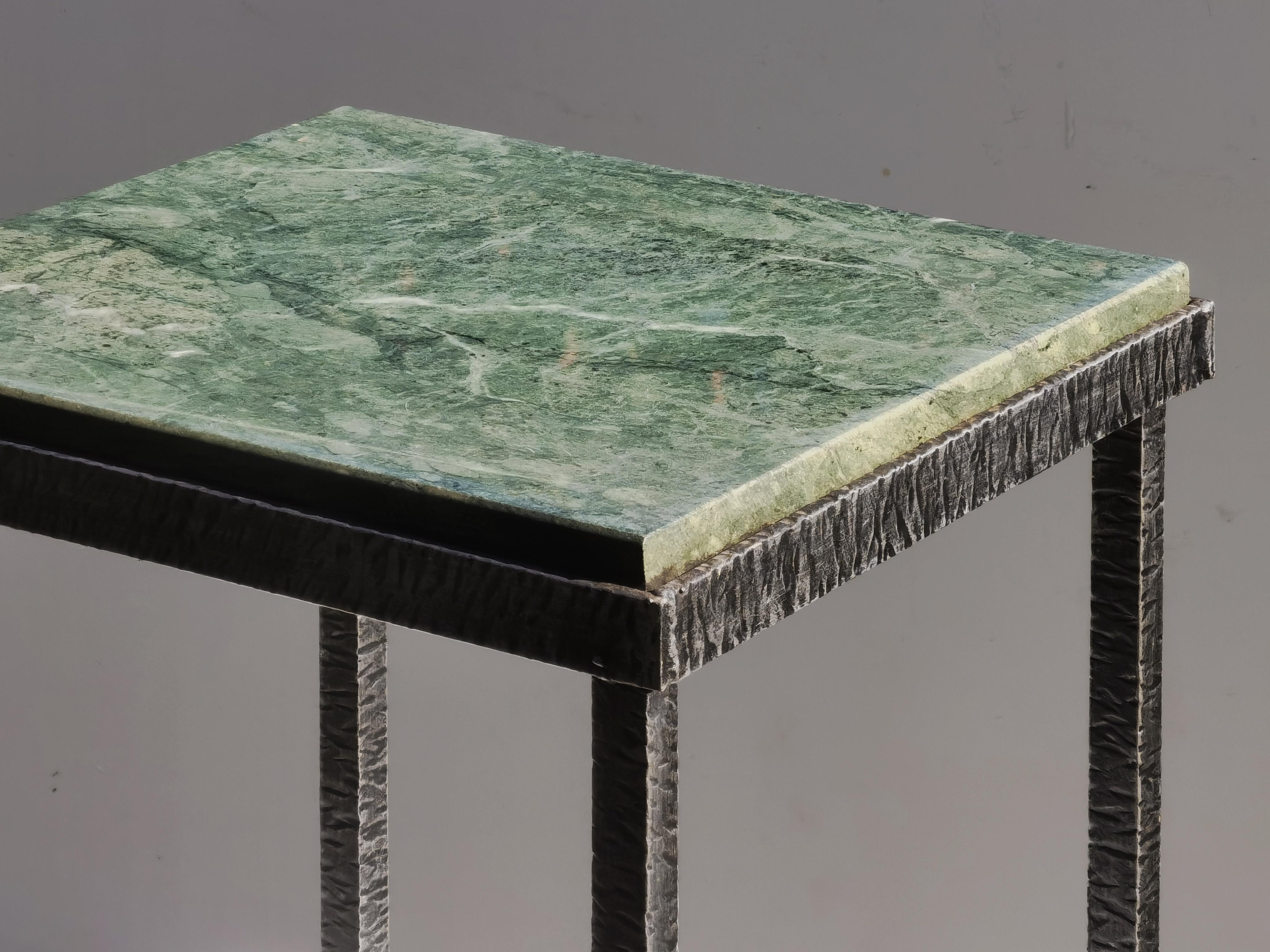 MESA LATERAL MODERNISTA ART-DECO en el espíritu de EDGAR BRANDT, Francia 1930 Martillado en venta