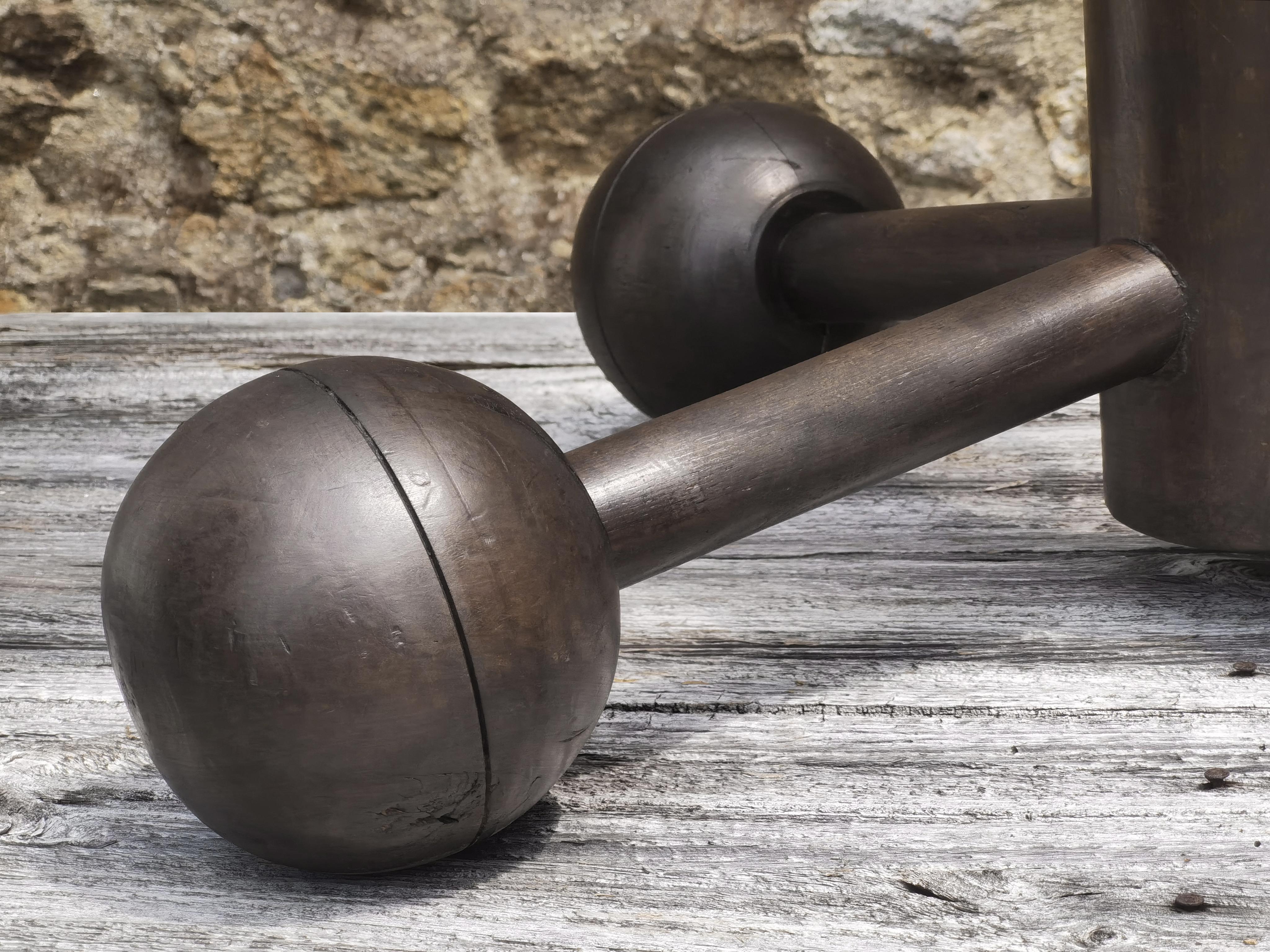 A thin and elegant floor lamp, Art-Deco, Modernist, Cubist, Constructivist, Machine-Age, massive wood circular base mounted on 3 wooden spheres in a Machine-Age manner, thin and very graphic vertical axis remembering an oversized mechanical screw in