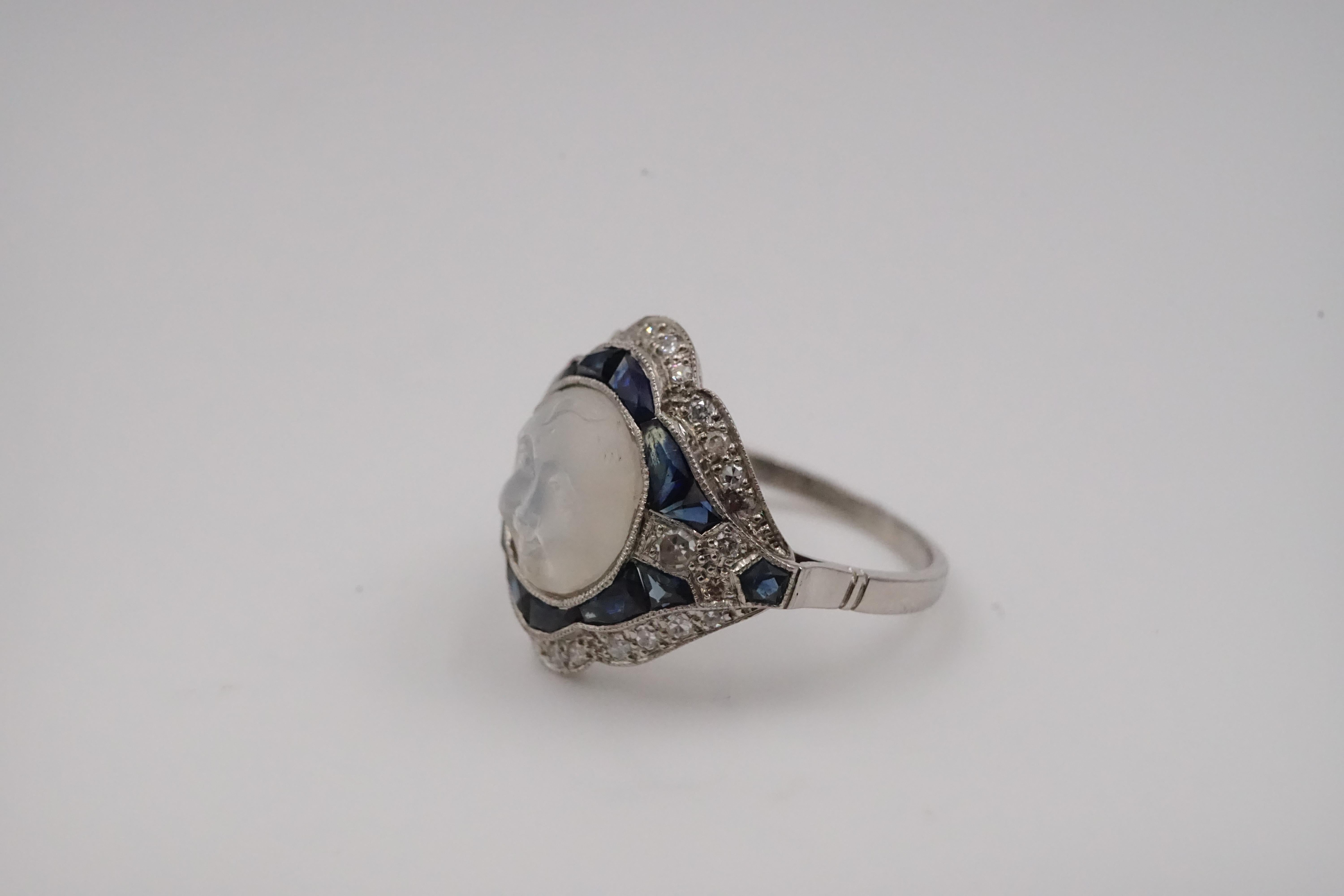 Art Deco Moonstone, Diamond, Platinum and Blue Sapphire Moonface Ring In Good Condition In London, GB