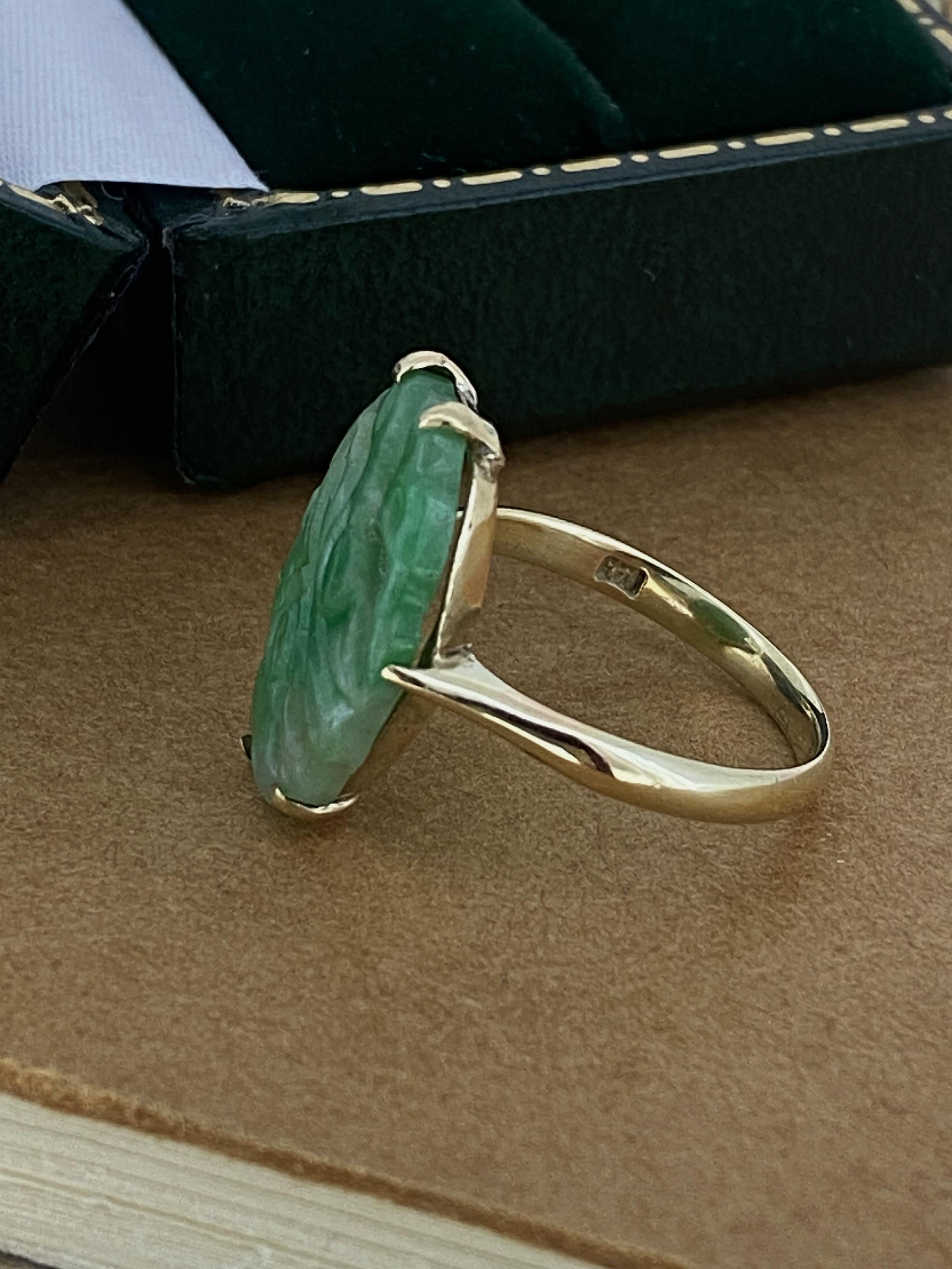 Women's An Art-Deco Natural Green Carved & Pierced Jade (19mm) Ring in 14K Yellow Gold. For Sale
