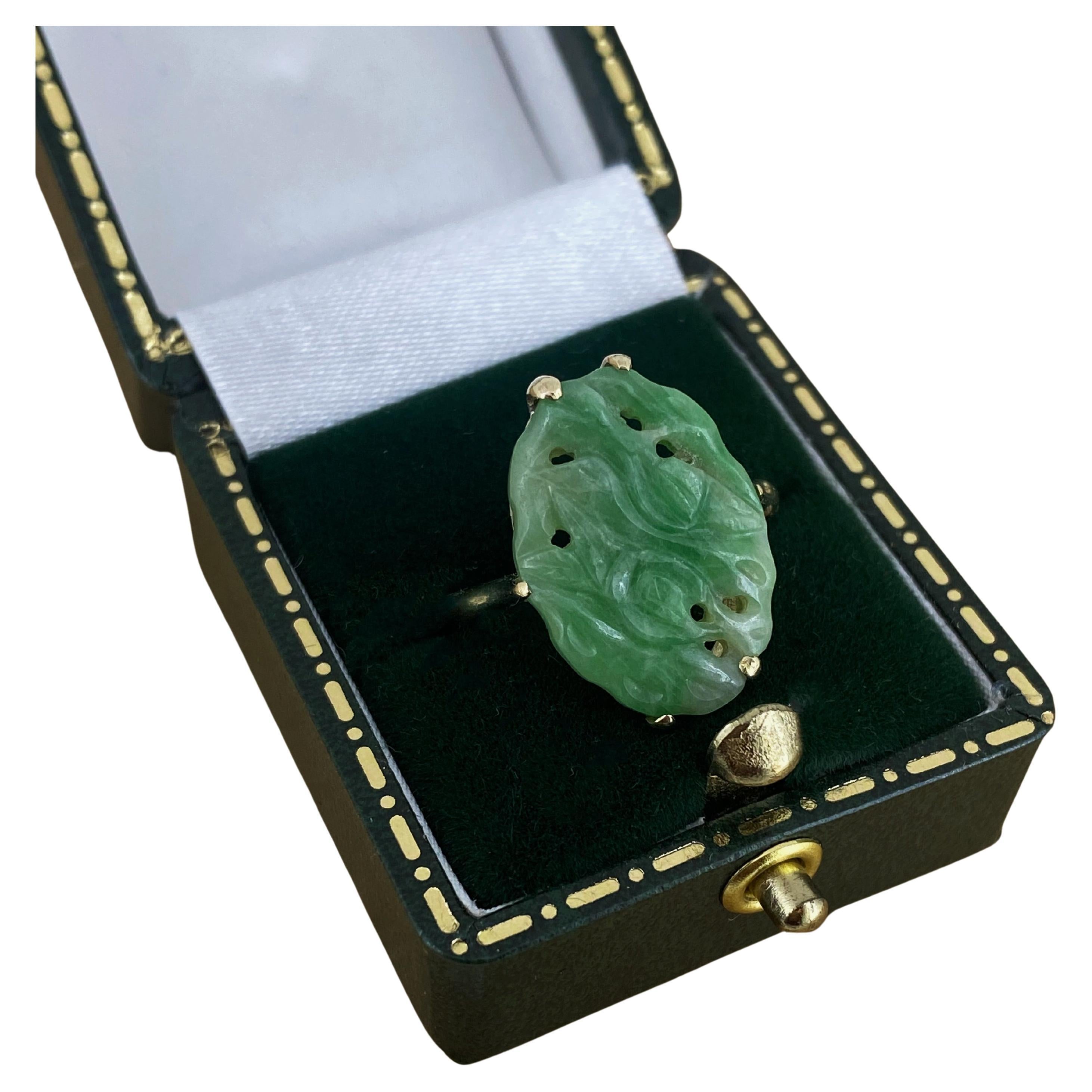 An Art-Deco Natural Green Carved & Pierced Jade (19mm) Ring in 14K Yellow Gold. For Sale