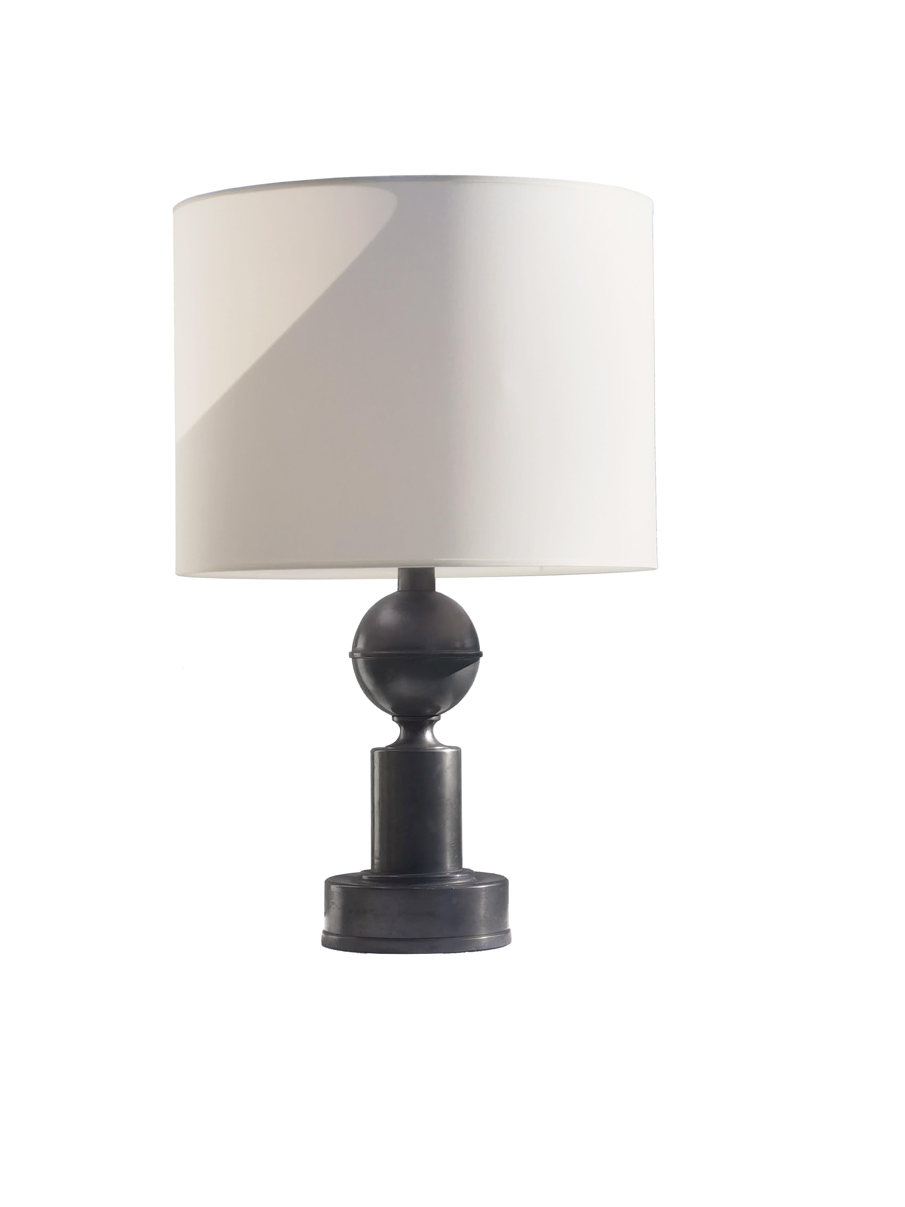 Lampe de table en étain ART-DECO NEOCLASSIC POSTMODERN, France 1970 Bon état - En vente à PARIS, FR