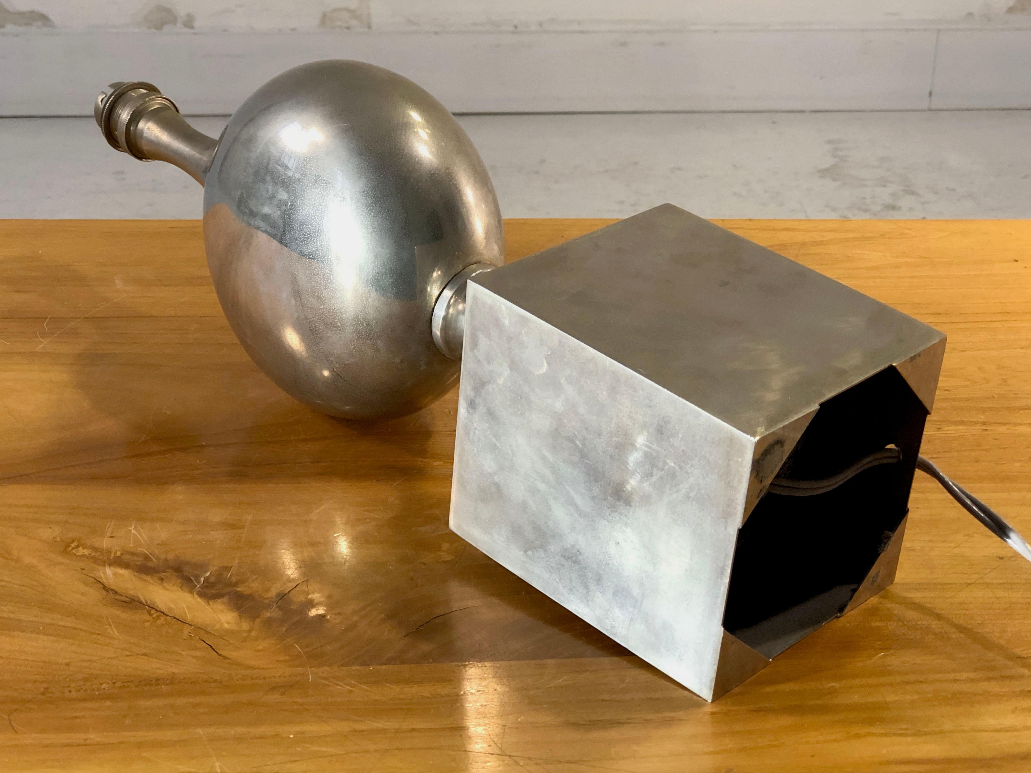 Ein ART-DECO NEOCLASSICAL TABLE LAMP von PHILIPPE BARBIER, Frankreich 1970 (Französisch) im Angebot