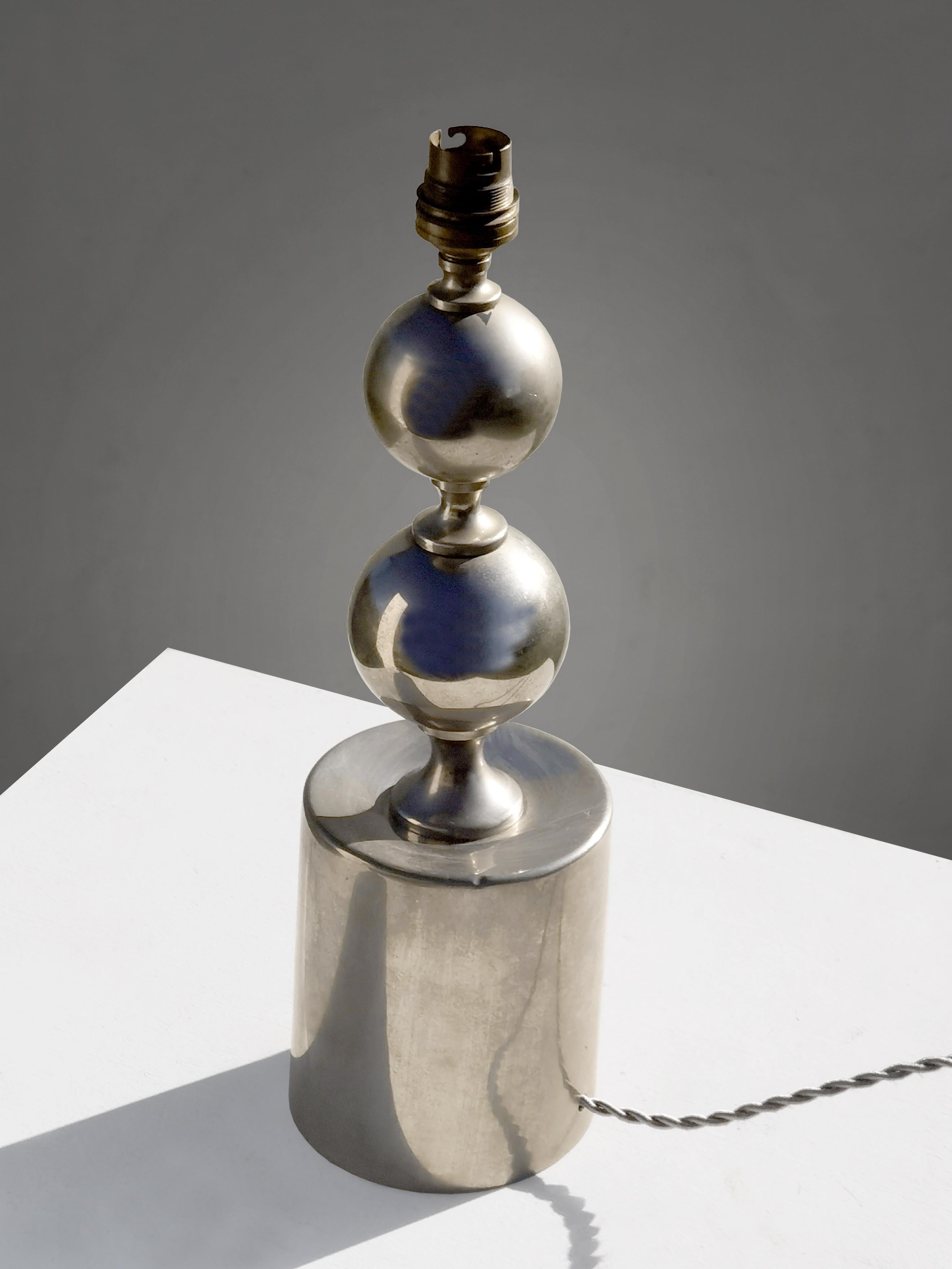 Ein ART-DECO NEOCLASSICAL TABLE LAMP von PHILIPPE BARBIER, Frankreich 1970 (Postmoderne) im Angebot