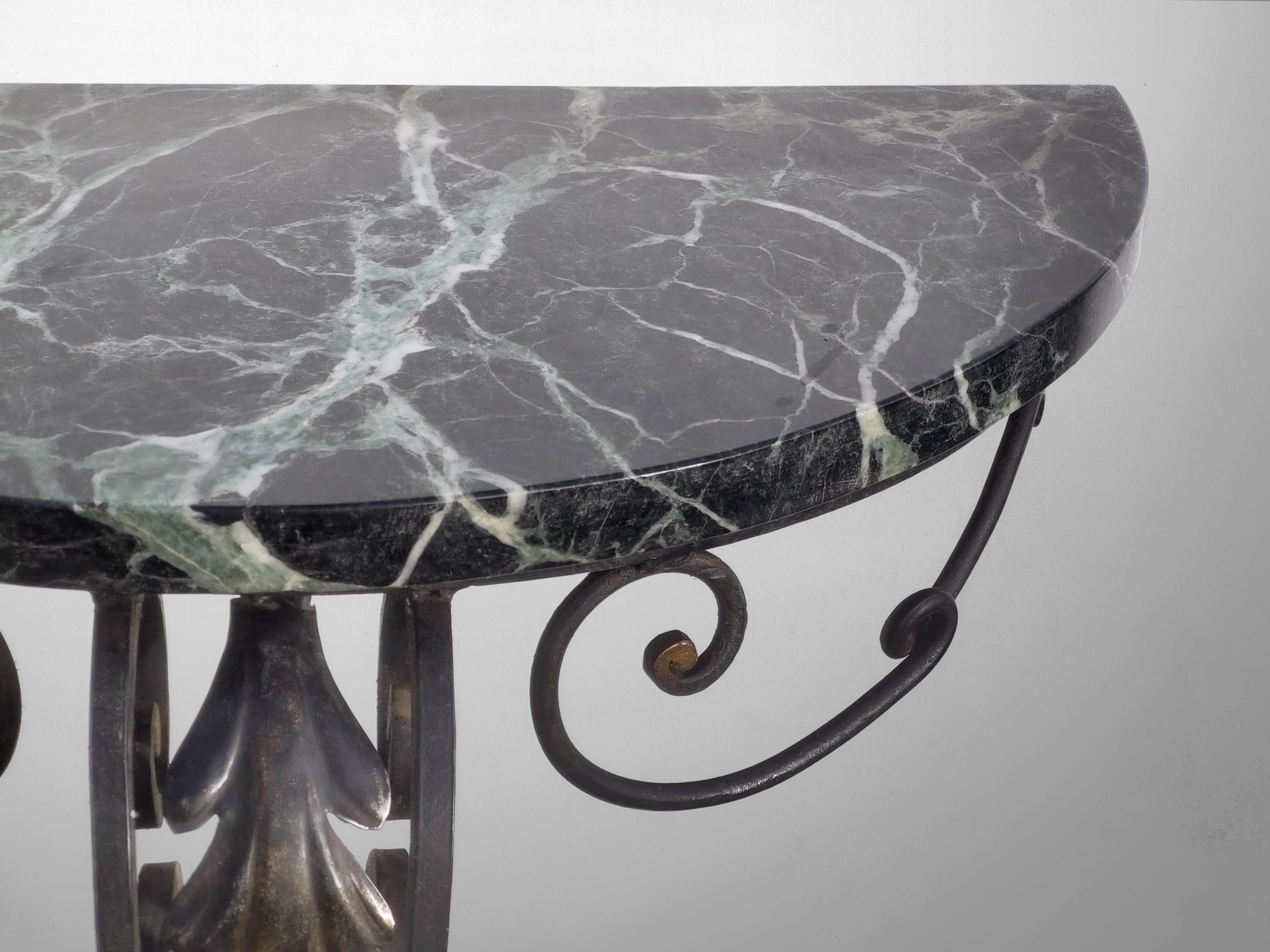 MESA CONSOLA DE PARED ART-DECO NEOCLÁSICA de hierro forjado y mármol, Francia 1930 en venta 8