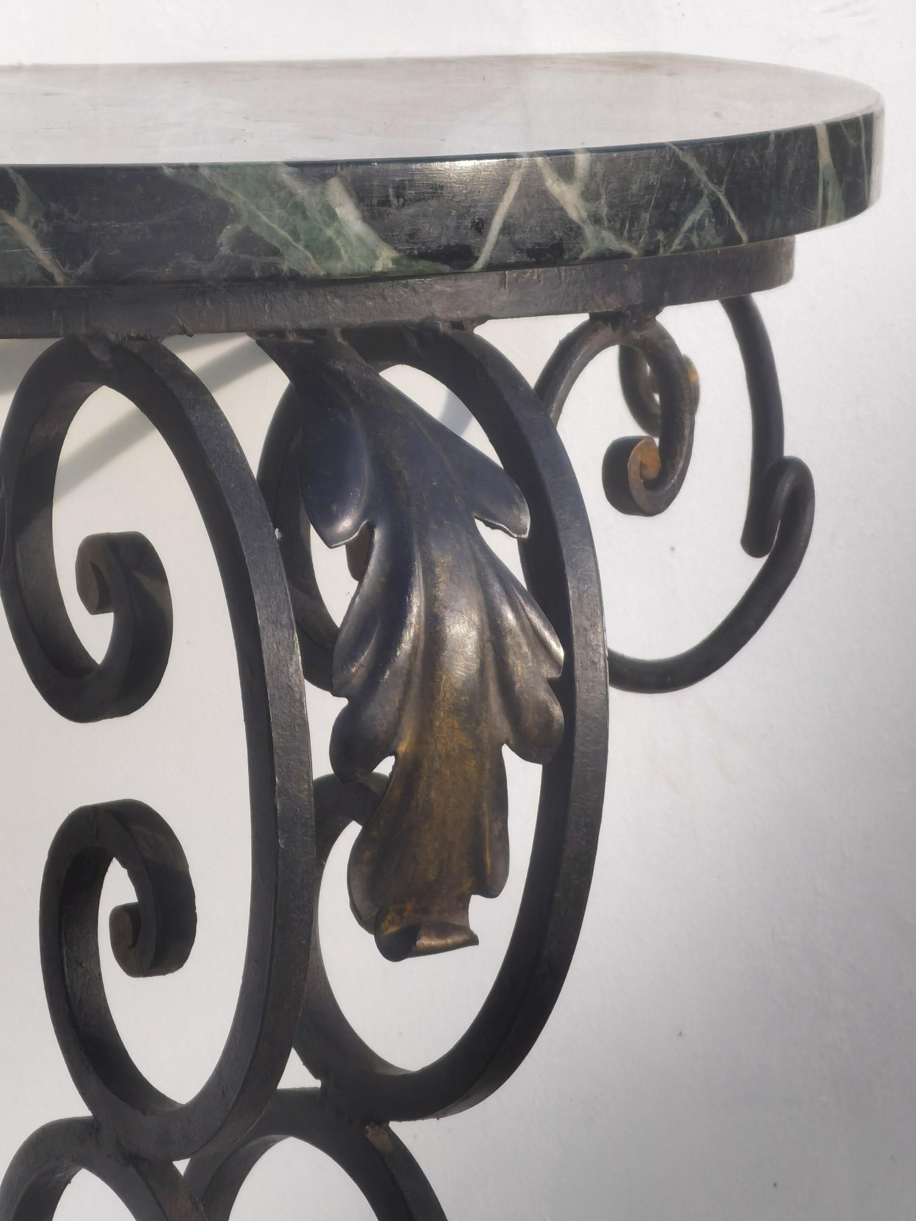 MESA CONSOLA DE PARED ART-DECO NEOCLÁSICA de hierro forjado y mármol, Francia 1930 en venta 1