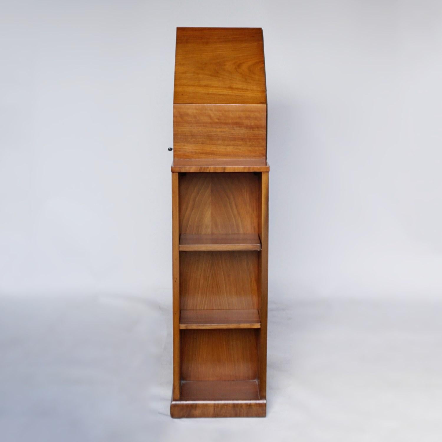 Art Deco Octagonal Display Cabinet Burr Walnut veneered. English, Circa 1935 6