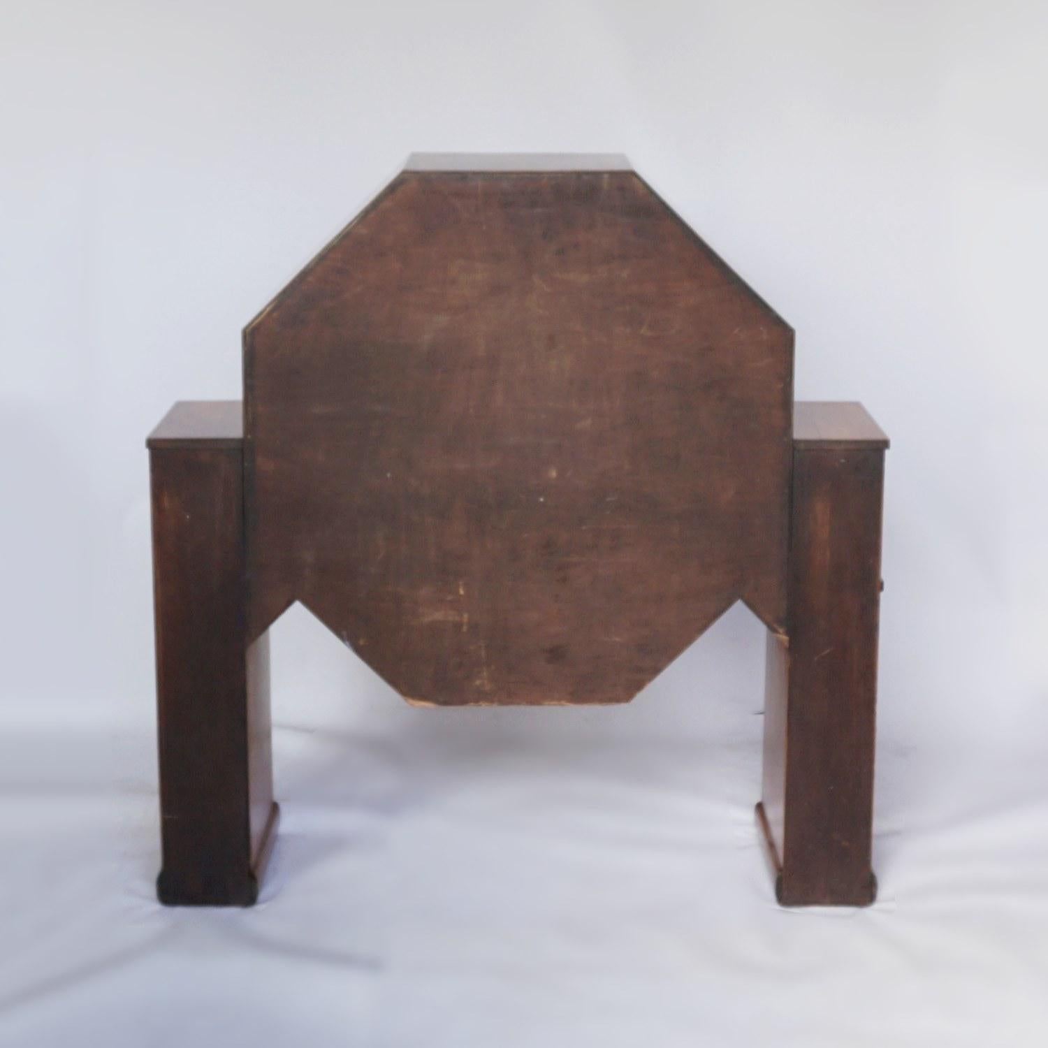 Art Deco Octagonal Display Cabinet Burr Walnut veneered. English, Circa 1935 7