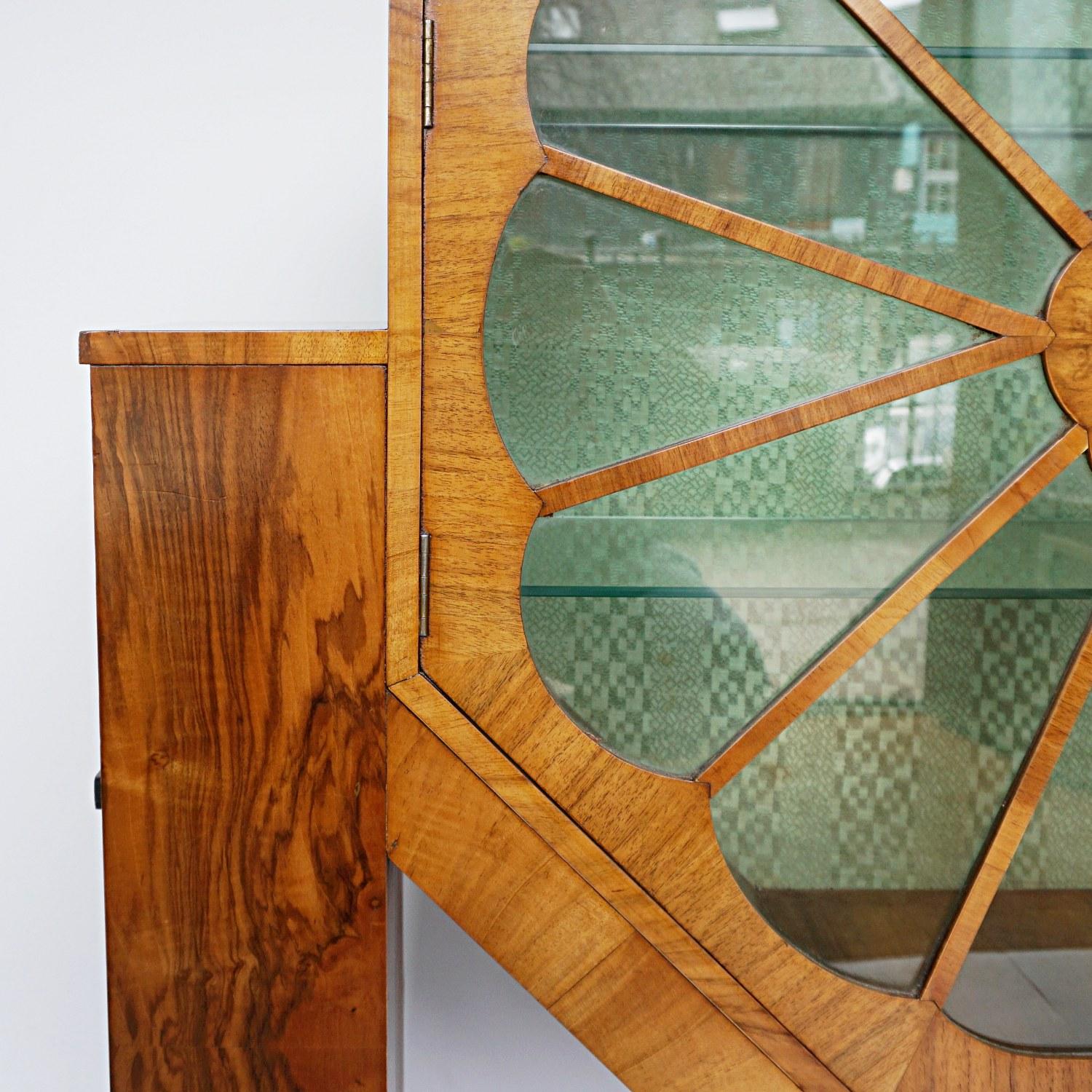 Mid-20th Century Art Deco Octagonal Display Cabinet Burr Walnut veneered. English, Circa 1935