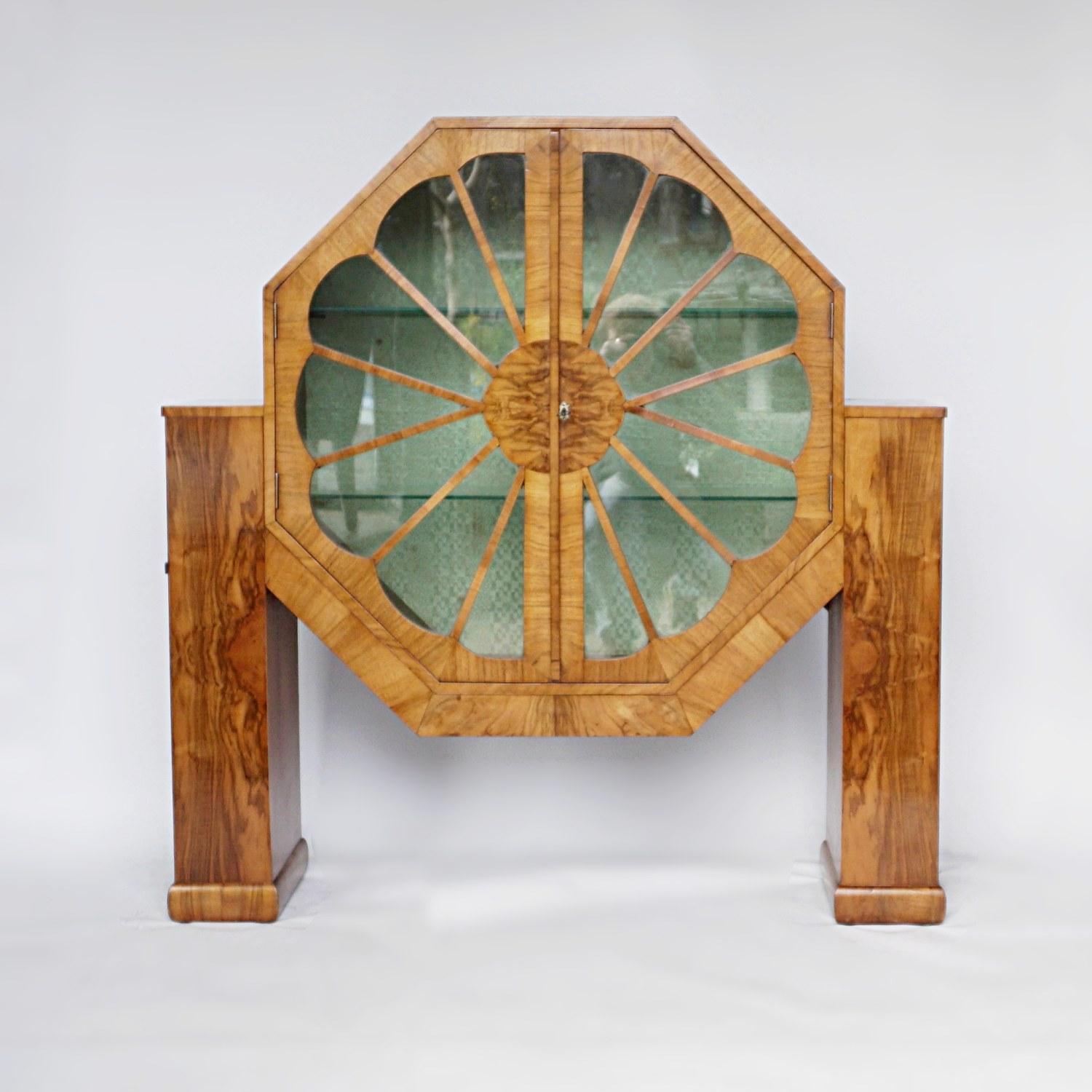 Art Deco Octagonal Display Cabinet Burr Walnut veneered. English, Circa 1935 5