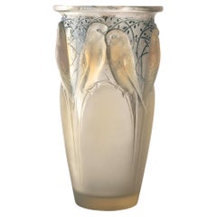 Antique An Art Deco Opalescent glass "Ceylan" vase by René Lalique 1920s