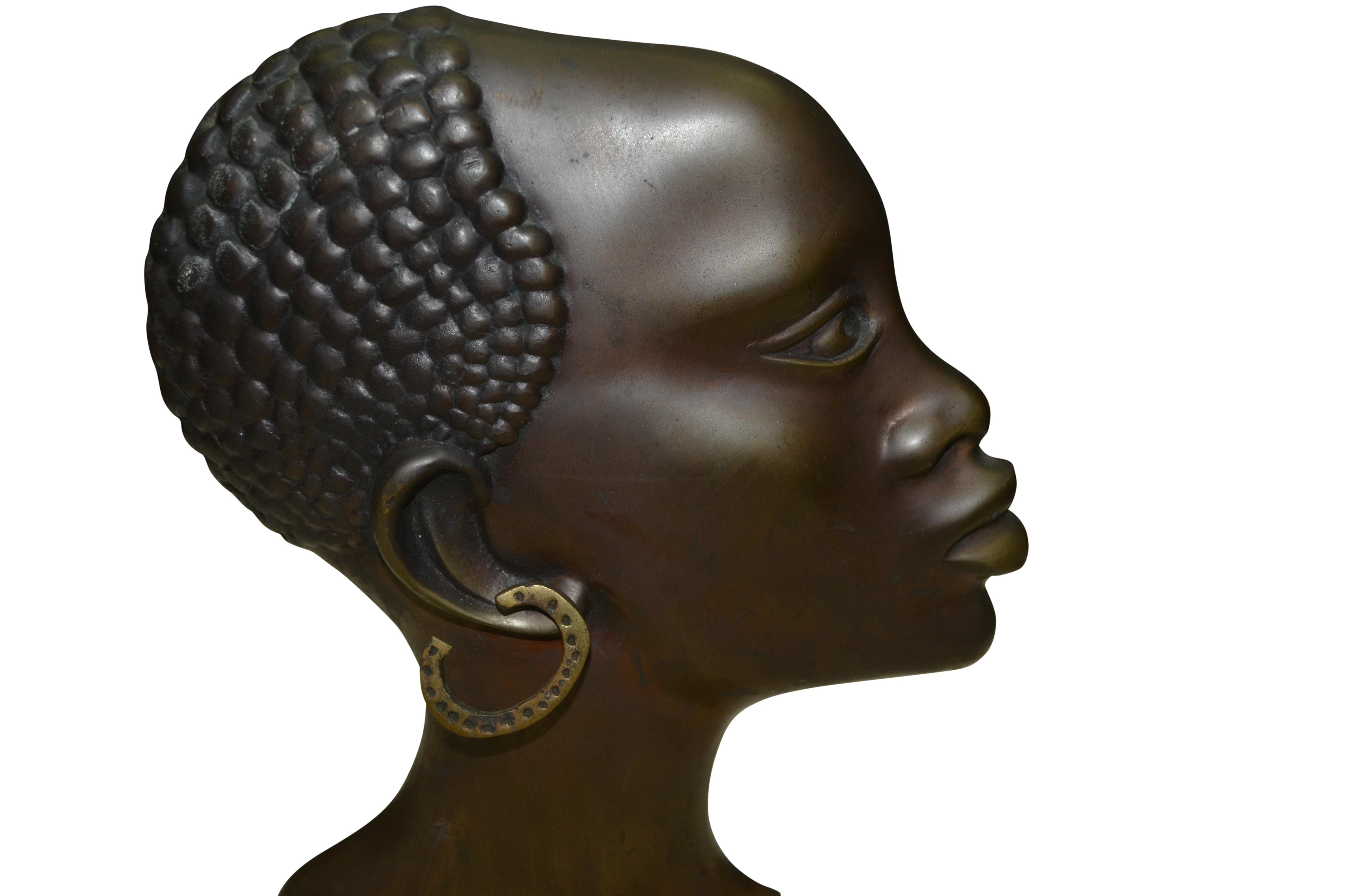 Francese Busto di profilo di donna africana in bronzo patinato Art Deco in vendita