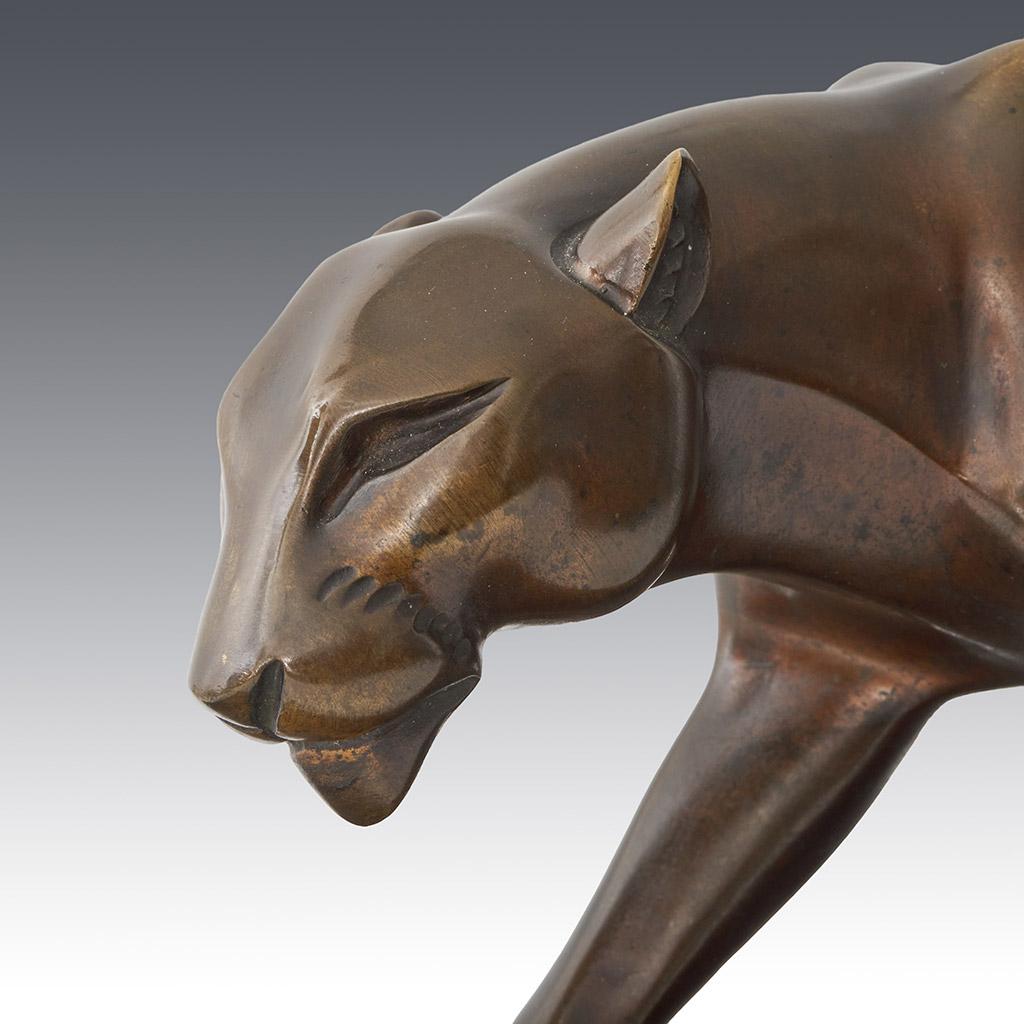 Une étude Art Déco d'une panthère en bronze patiné par Henri Molins en vente 3