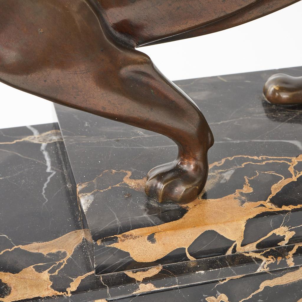 Une étude Art Déco d'une panthère en bronze patiné par Henri Molins en vente 5