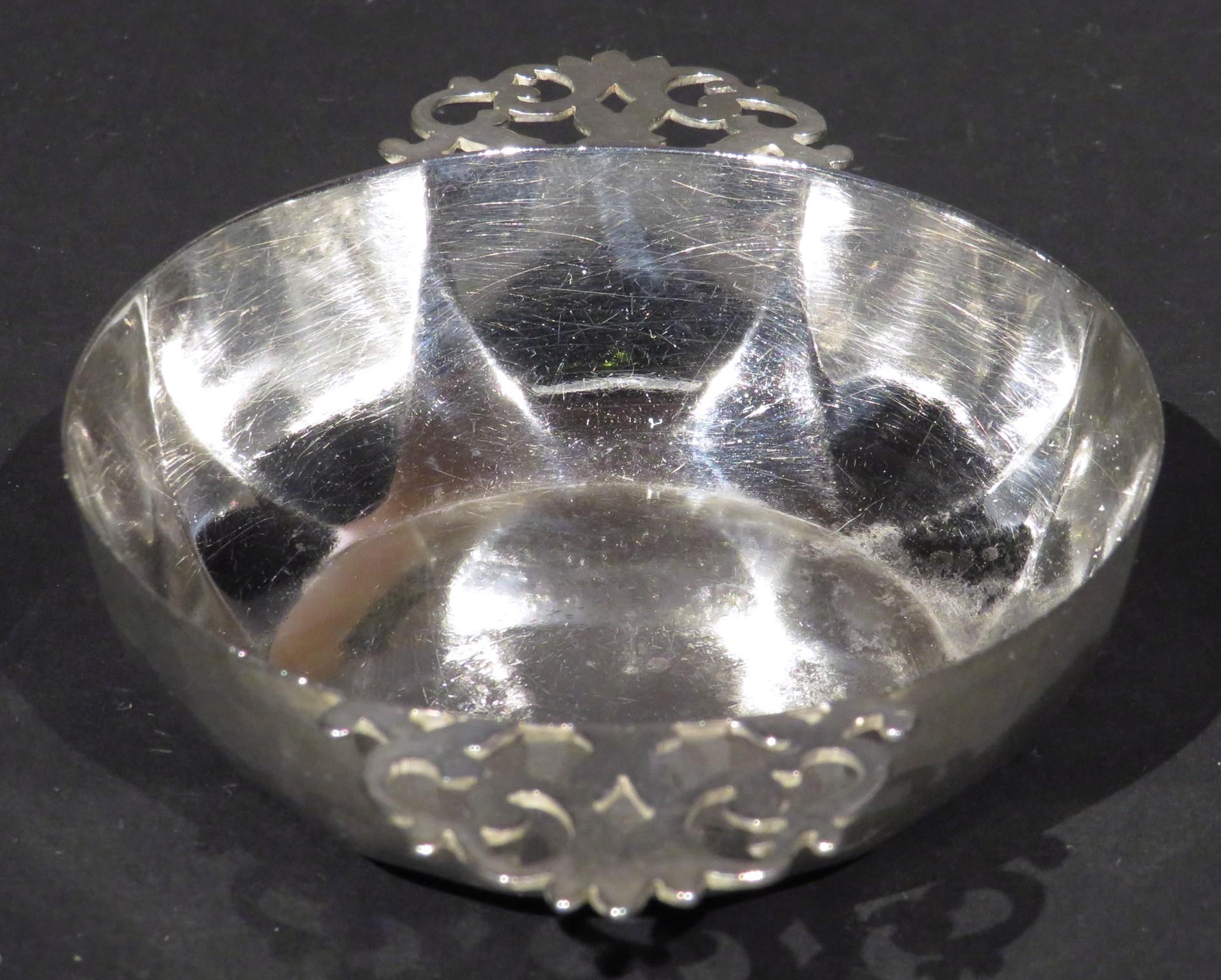 Hammered An Art Deco  Sterling Silver Quaich by Mappin & Webb, Birmingham 1929 For Sale
