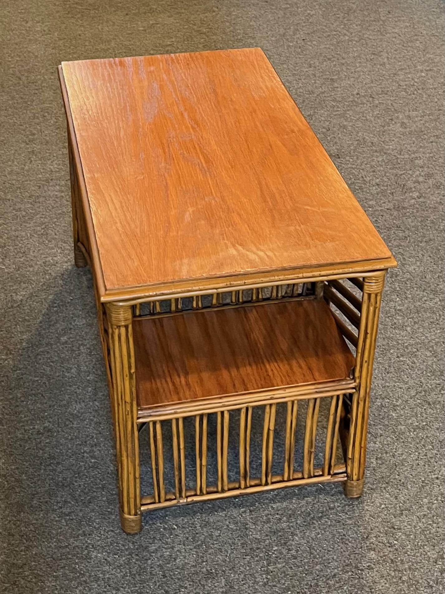 An Art Deco Rattan Cocktail / Coffee Table with One Shelf In Good Condition For Sale In Nashua, NH