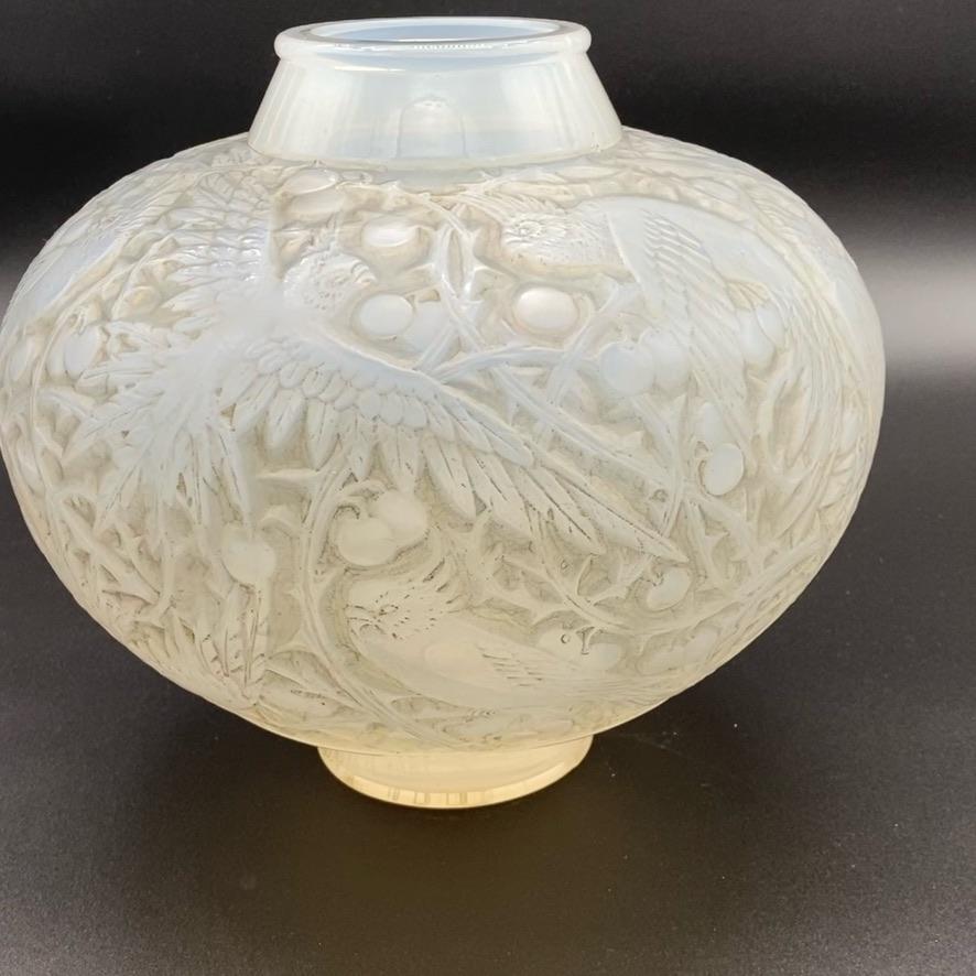 French Art Deco René Lalique Arras Vase in Opalescent Glass