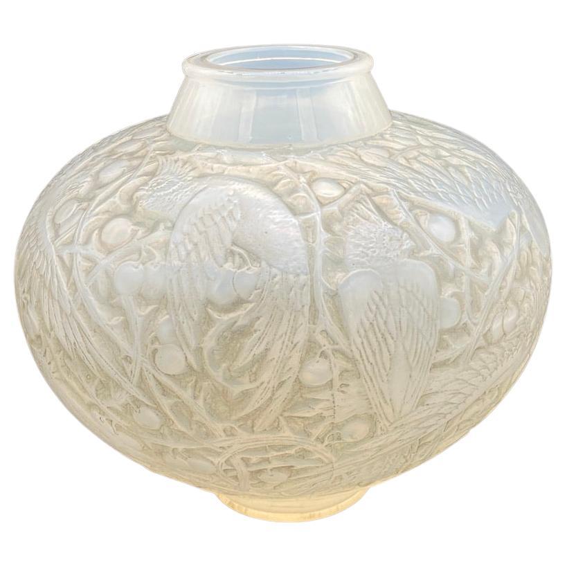 Art Deco René Lalique Arras Vase in Opalescent Glass