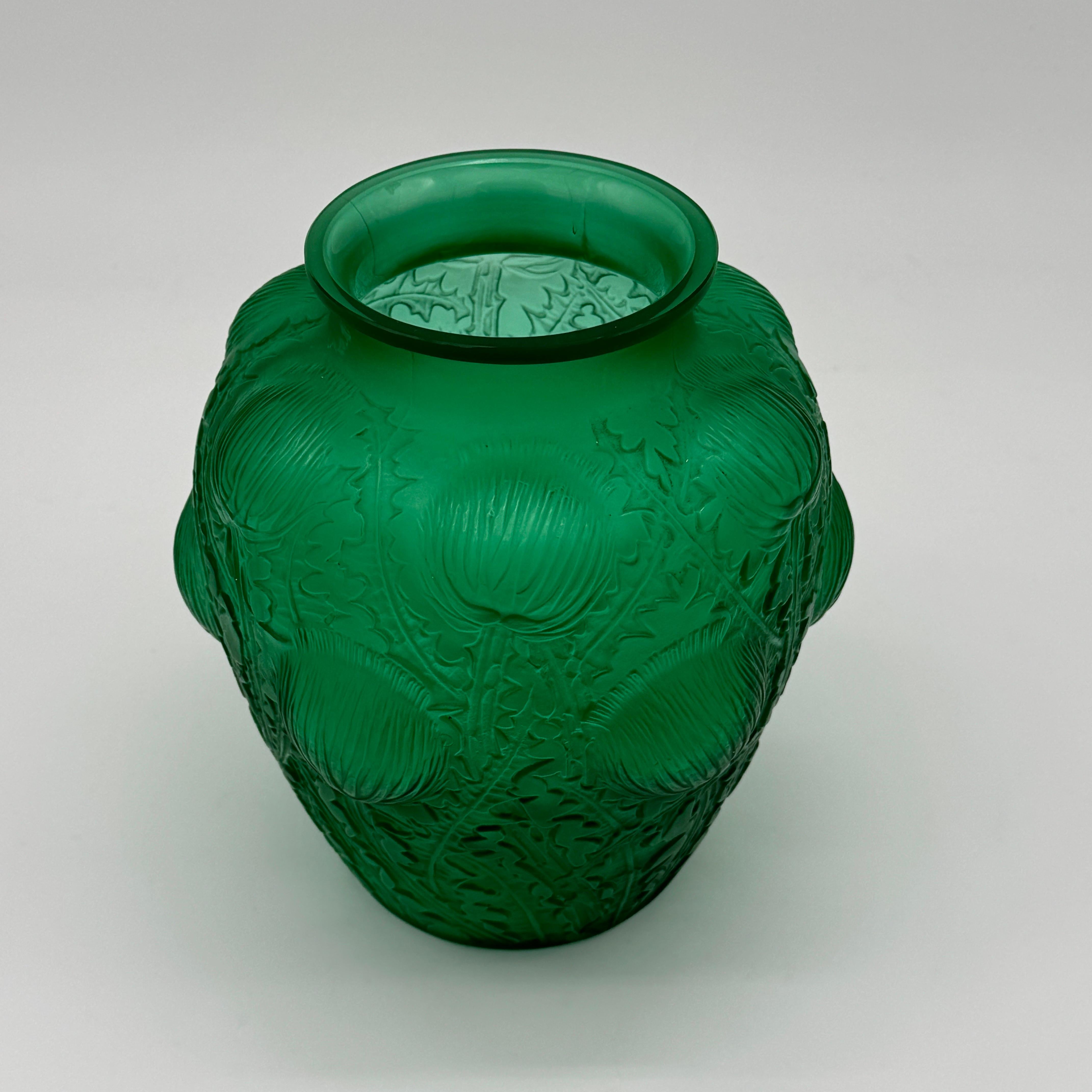 Francese Un vaso in vetro Art Deco R.Lalique Domrémy Green in vendita