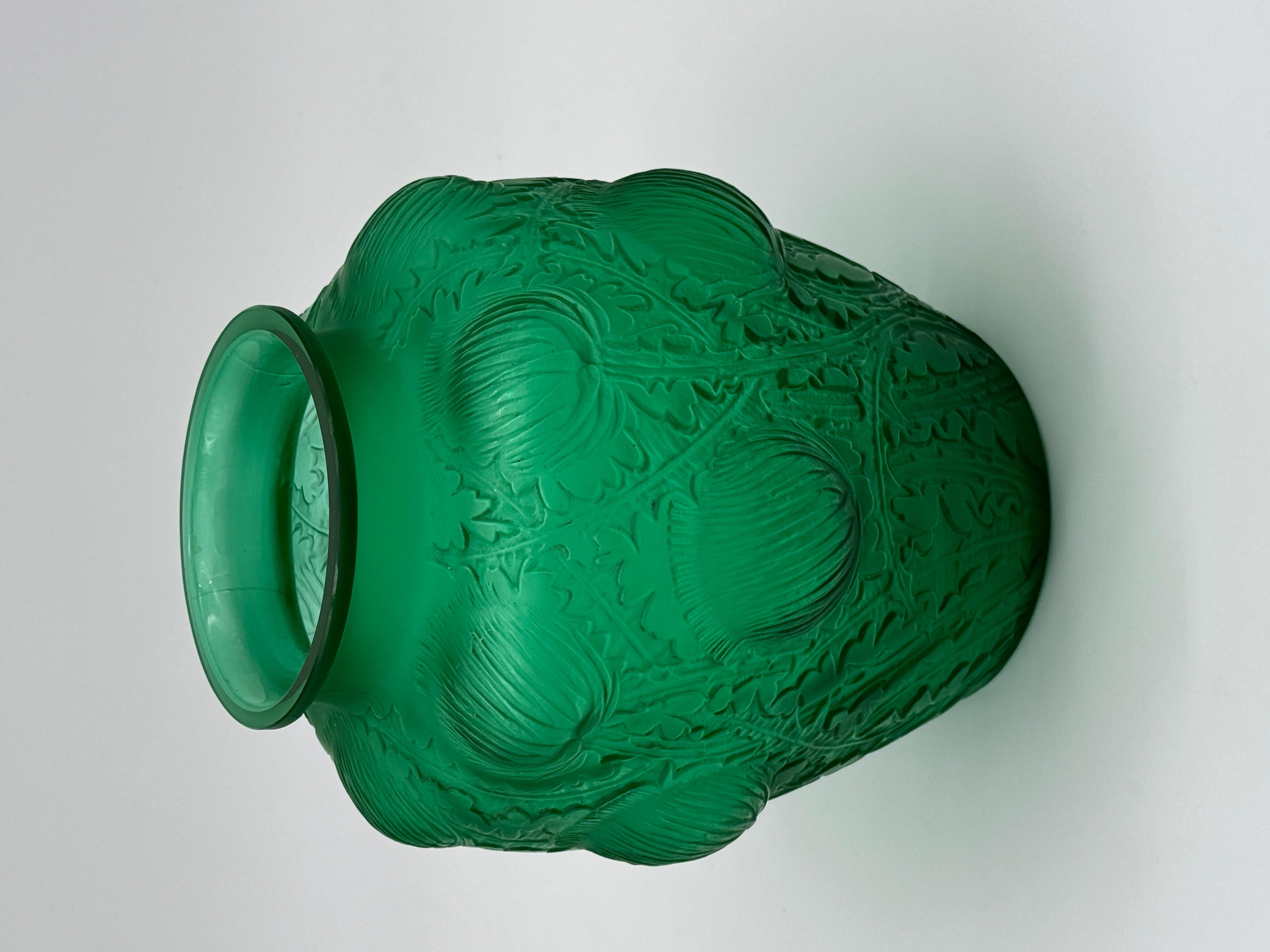 Inizio XX secolo Un vaso in vetro Art Deco R.Lalique Domrémy Green in vendita