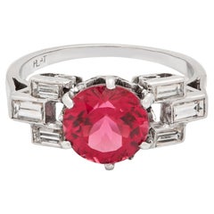 Un anello Art Deco con rubellite e diamanti