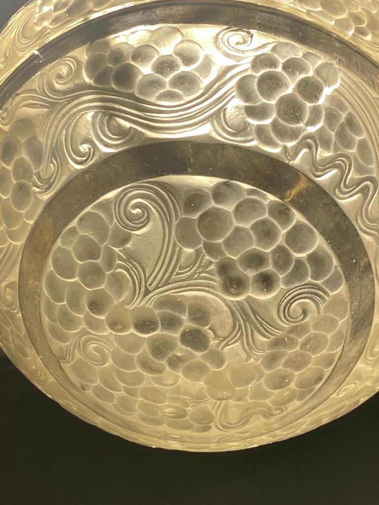 Art Deco Saint Vincent R.Lalique Glass Pendant For Sale 3