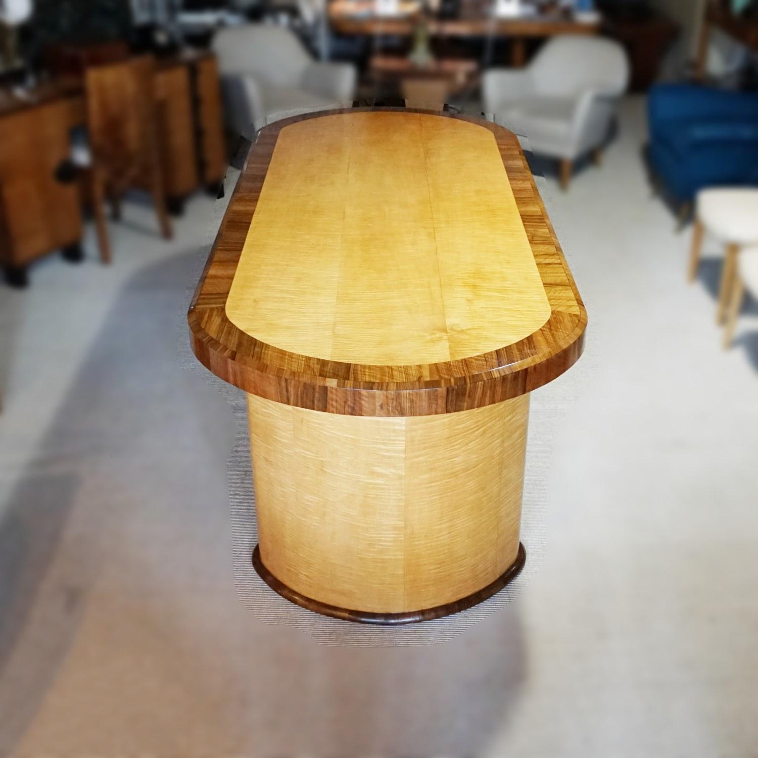 Art Deco Satin Birch and Walnut Dining/Centre Table English, circa 1935 5