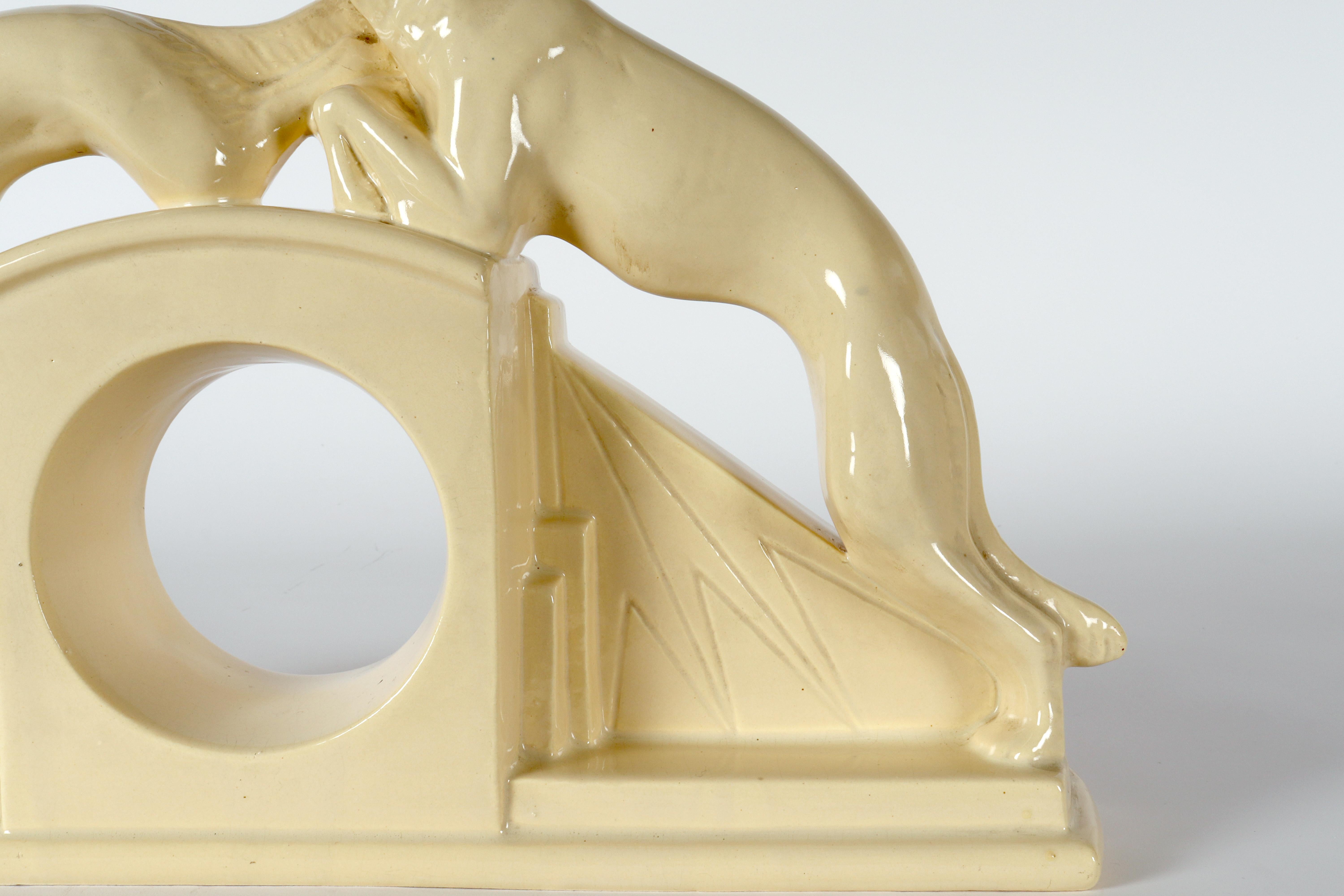 20ième siècle Ensemble de pendules de cheminée Art déco, céramique de Sarreguemines, France, 1930. en vente