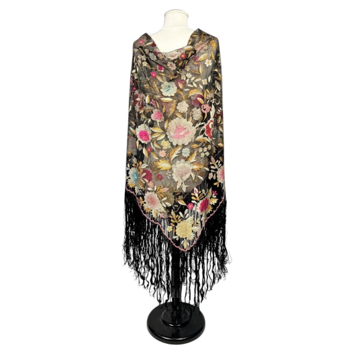 Châle Art déco brodé de fleurs sur tulle noir, circa 1920