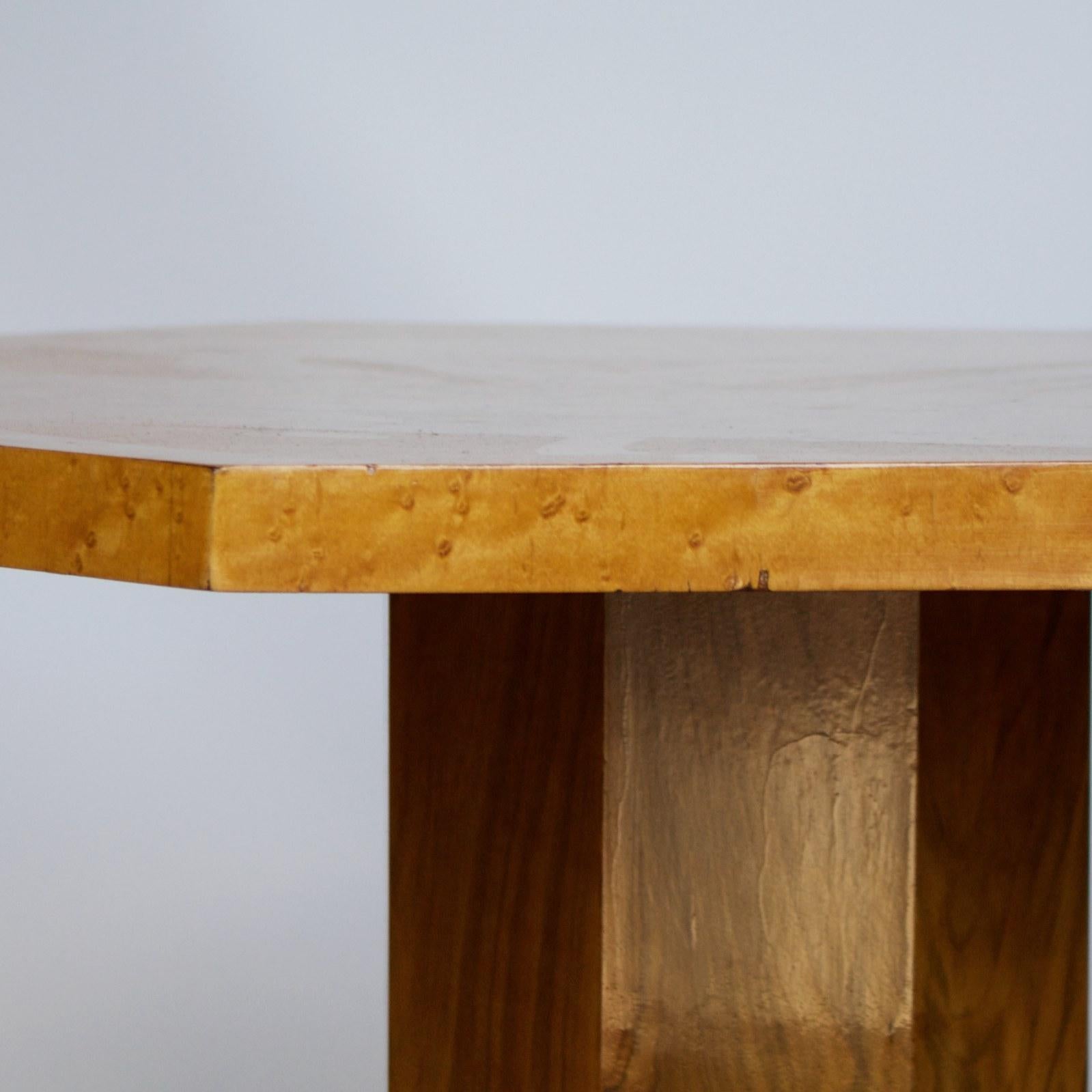 Art Deco Side Table with Birdseye Maple and Burr Walnut Veneers In Good Condition In Forest Row, East Sussex