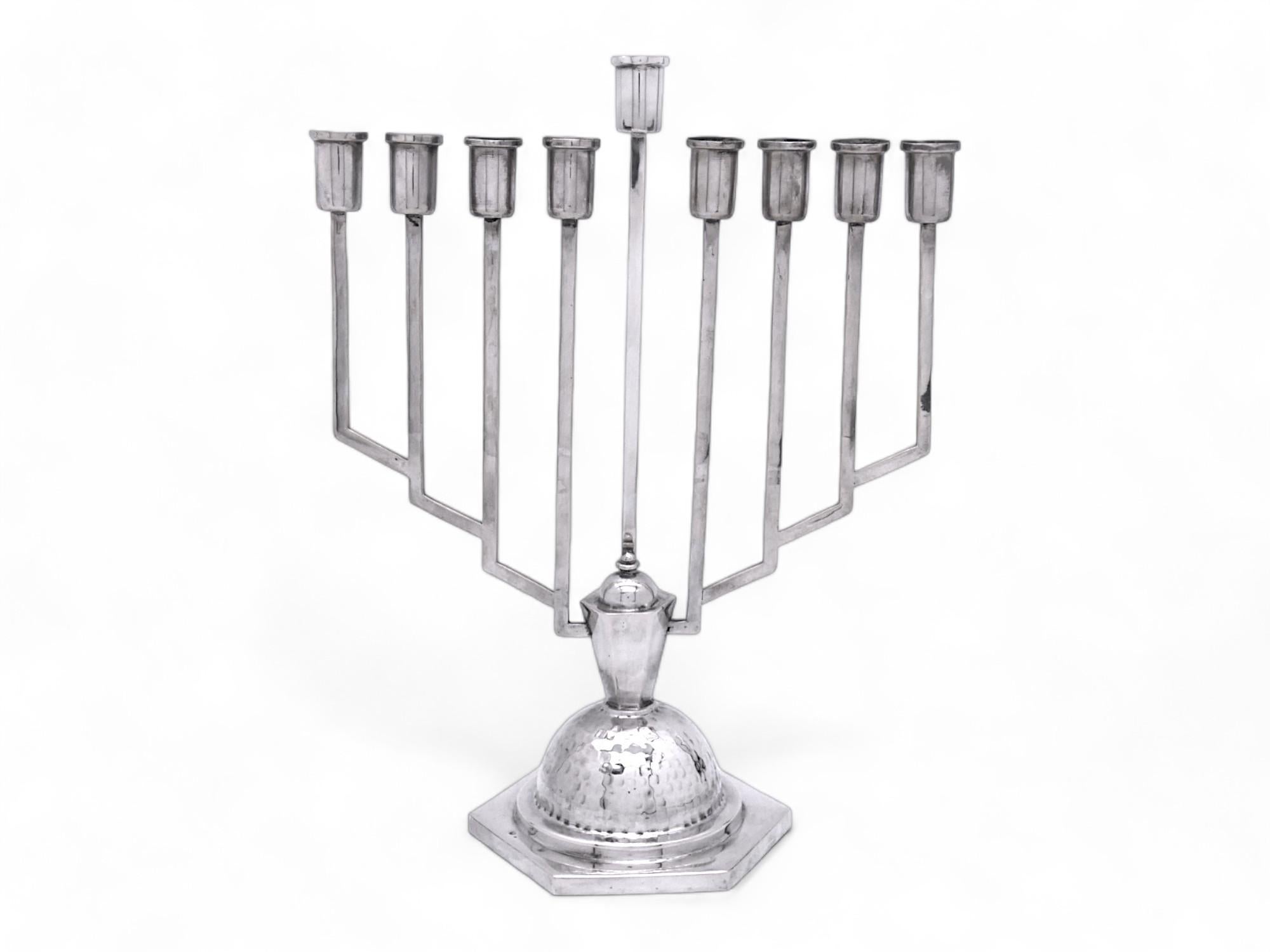 Menorah di Hanukkah in argento Art Deco, Austria CIRCA 1920 In condizioni buone in vendita a New York, NY