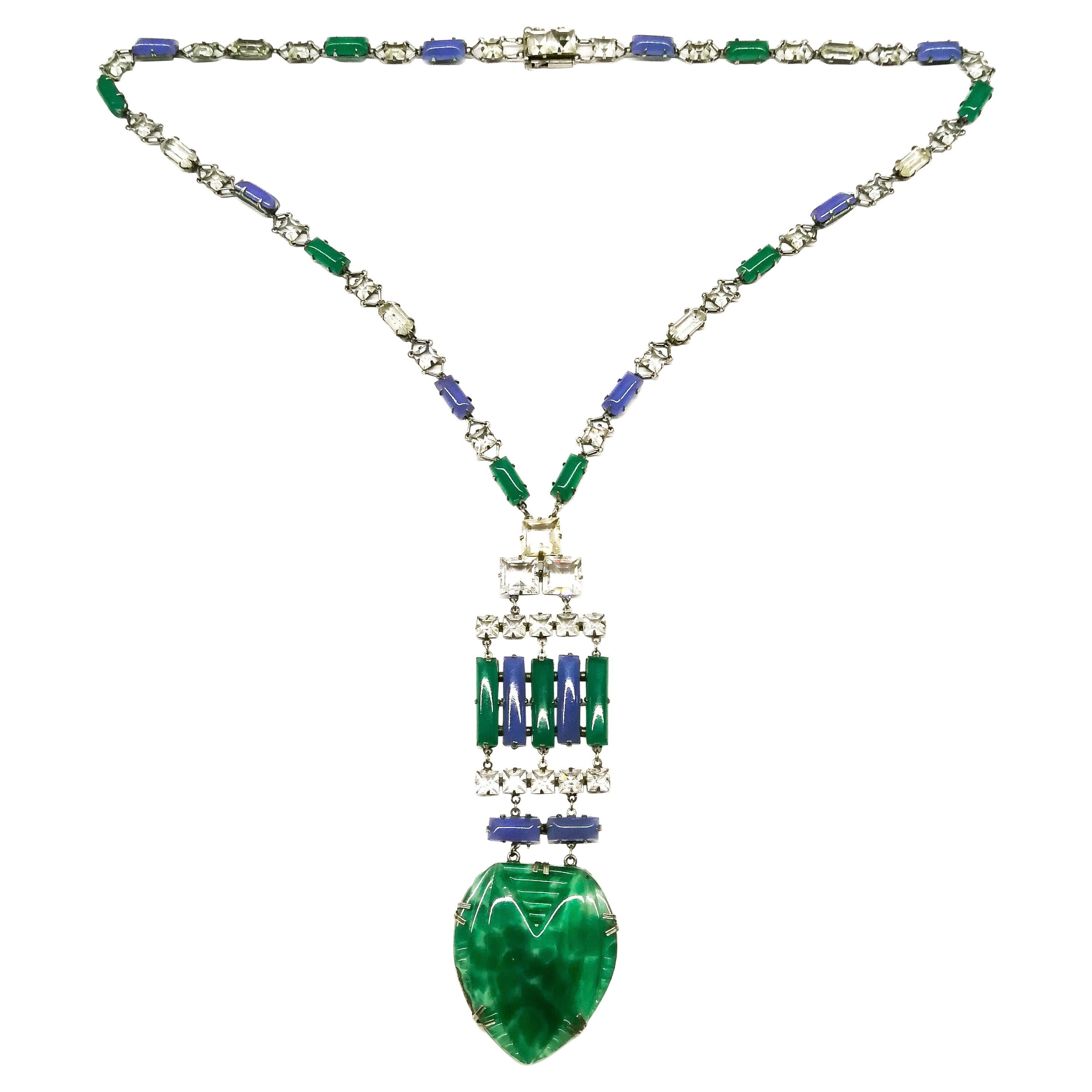 Collier Art Déco en métal argenté, verre calcédoine verte et bleue, pâte transparente, en vente