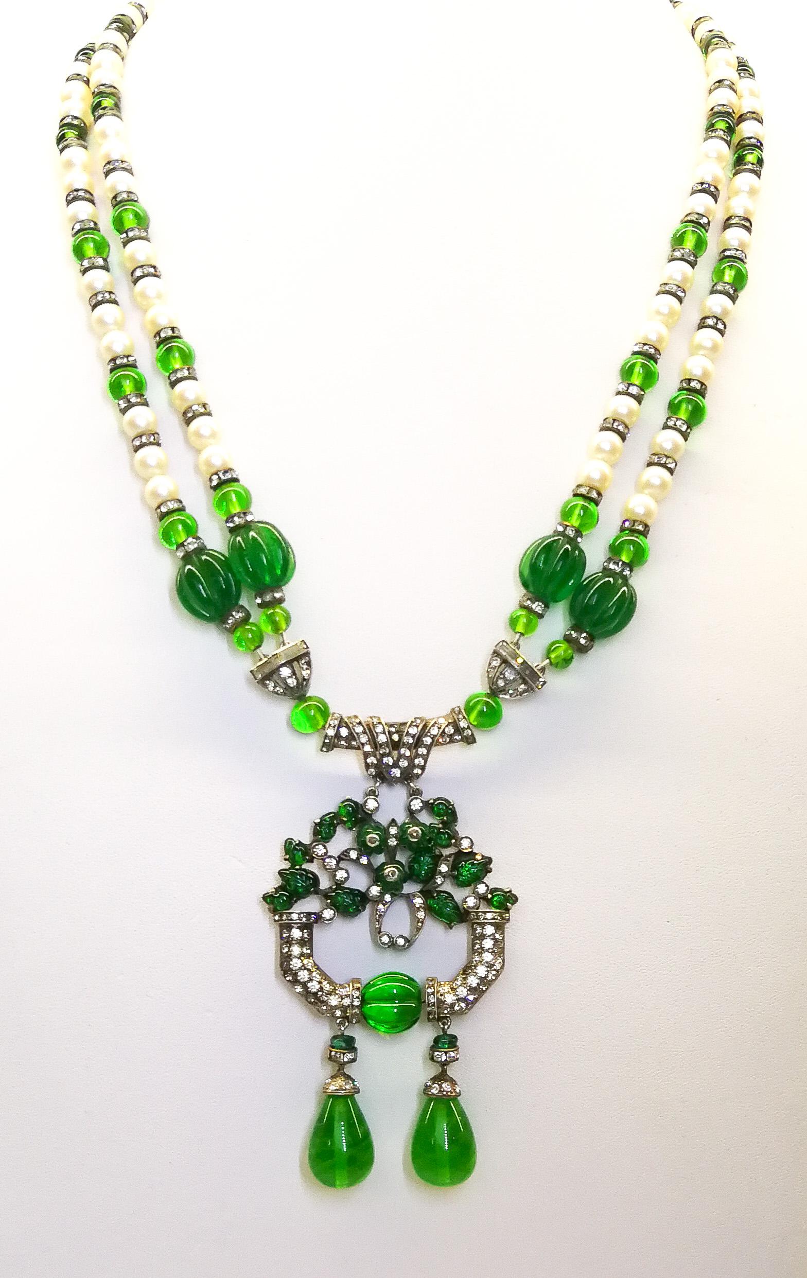 Women's An Art Deco silver, paste and emerald glass sautoir necklace, France, 1920s