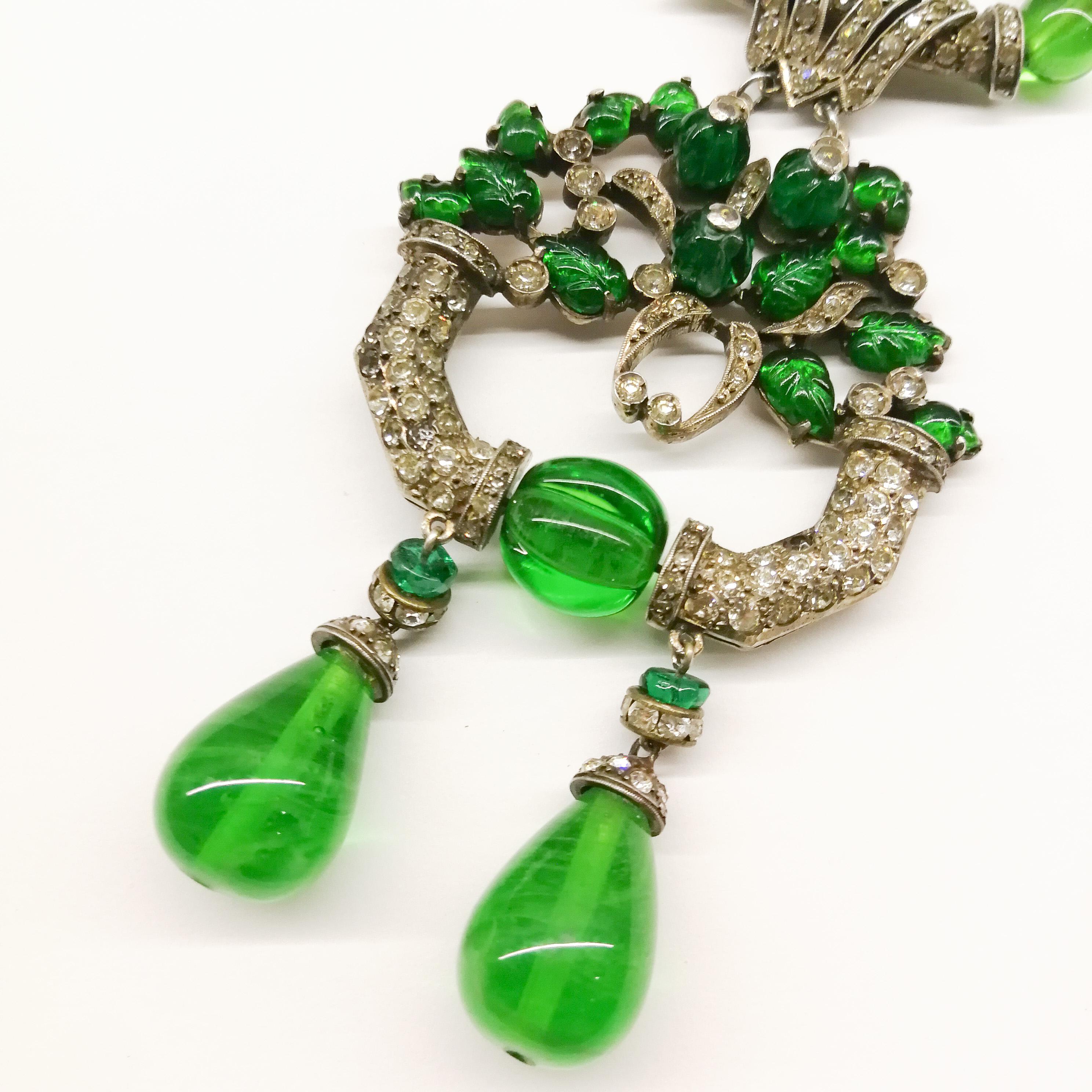 An Art Deco silver, paste and emerald glass sautoir necklace, France, 1920s 1