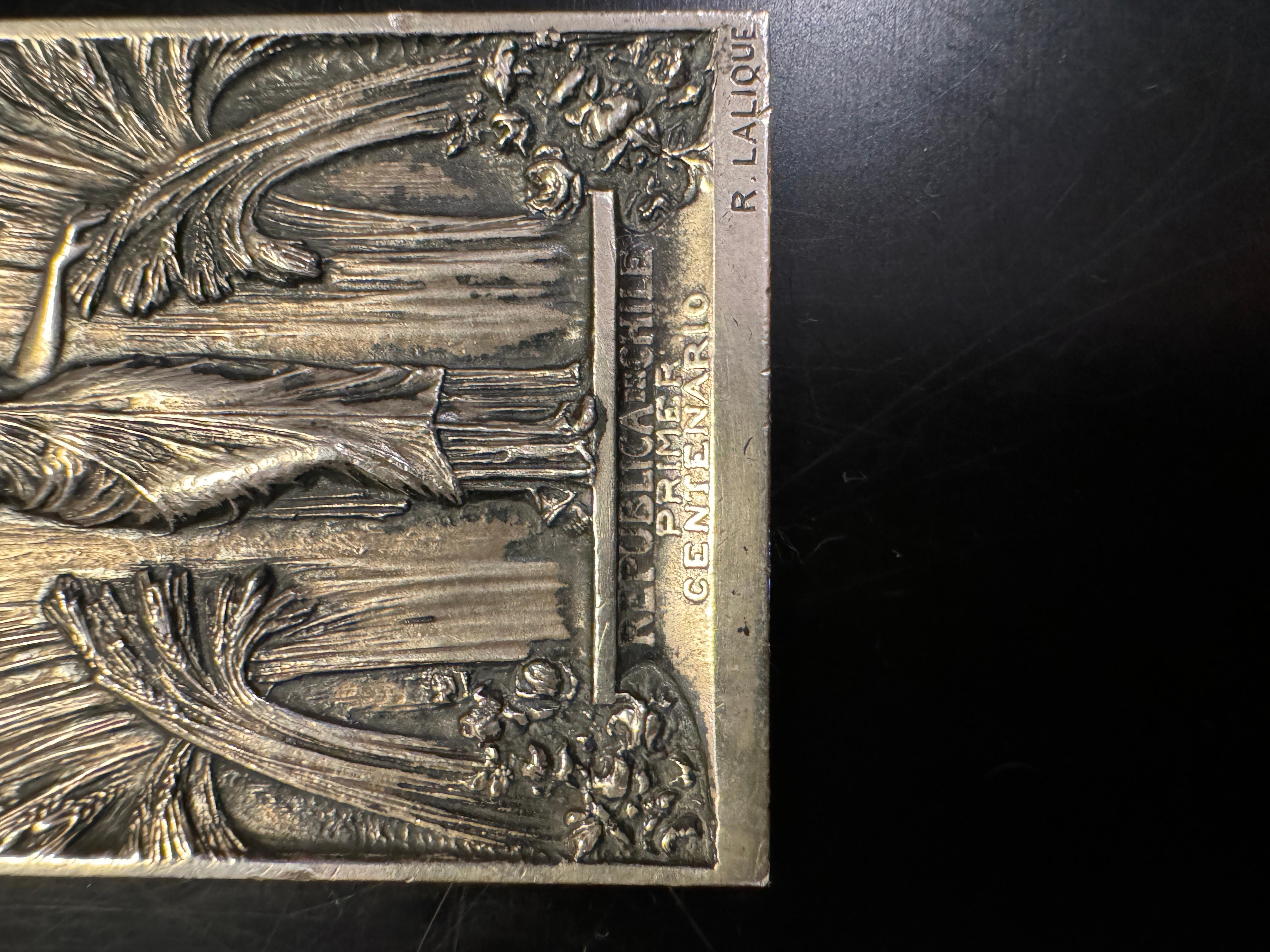 Argento Una placca d'argento Art Deco di René Lalique in vendita