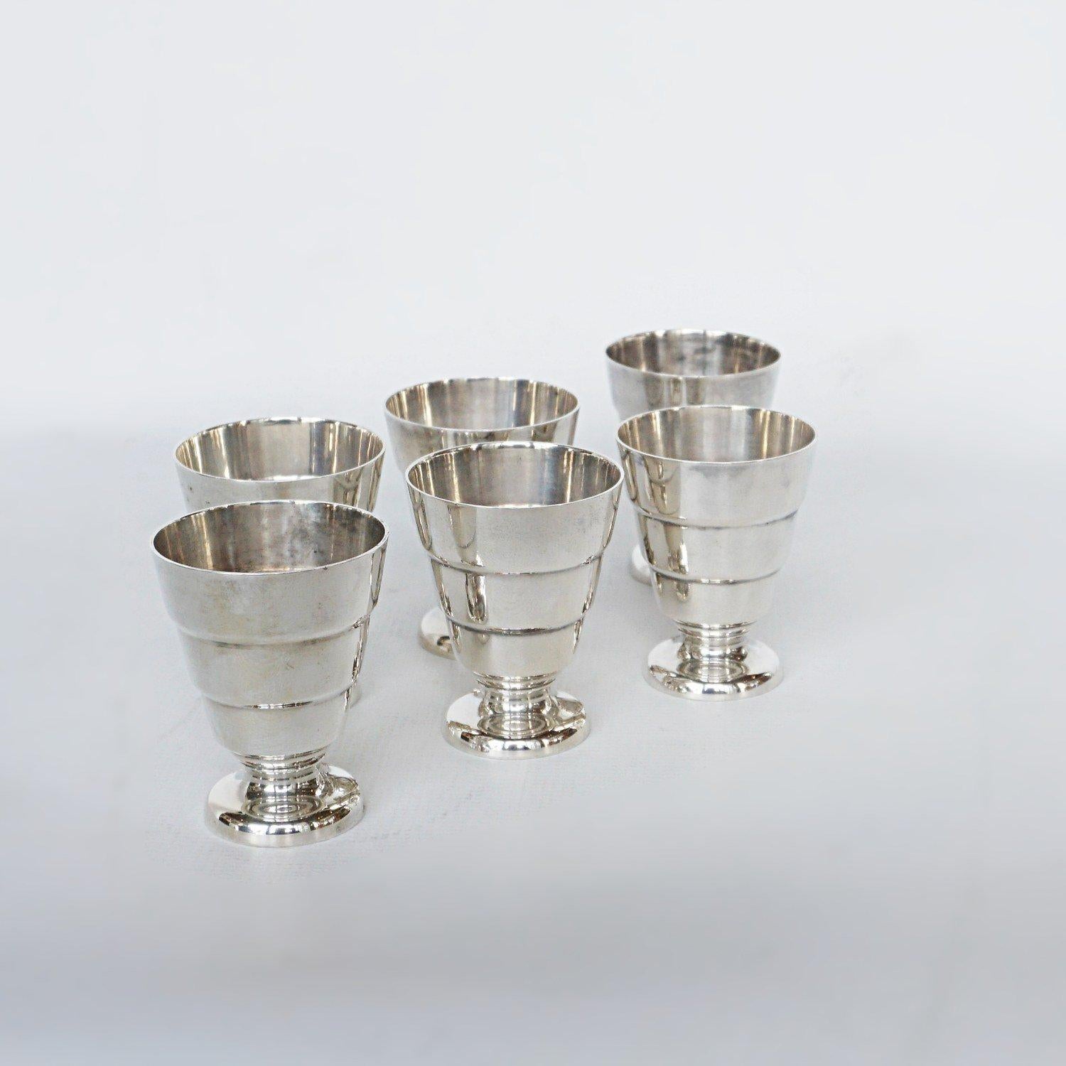 rt Deco Silver Plated Cocktail Shaker and Six Beakers, Circa 1935 3