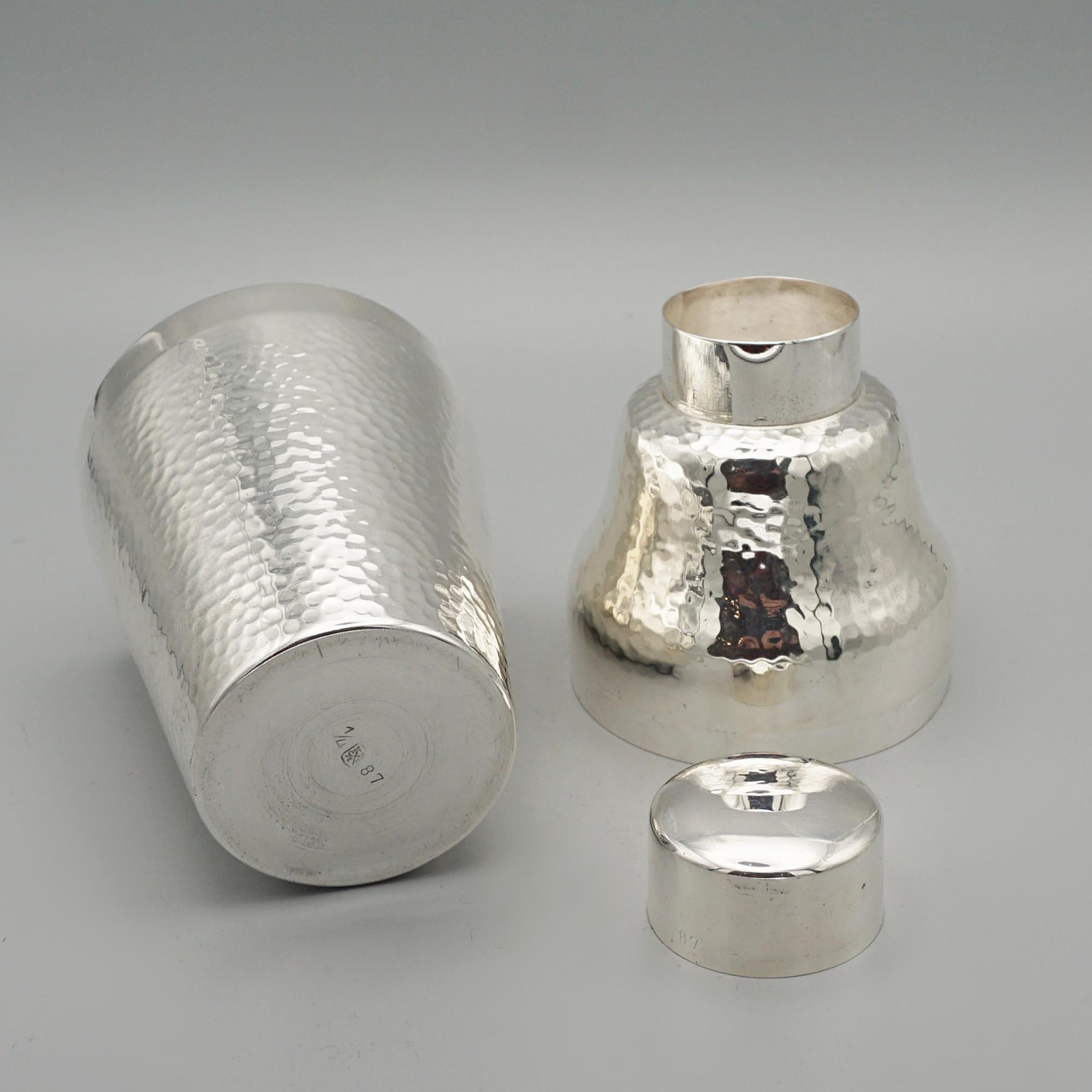 An Art Deco silver plated cocktail shaker by Carl Deffner of Esslingen silver In Good Condition In Forest Row, East Sussex
