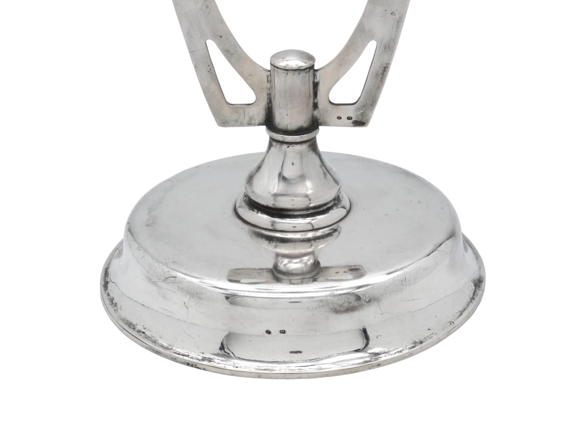 Candelieri da Shabbat in argento Art Deco, Polonia, CIRCA 1920 In condizioni buone in vendita a New York, NY