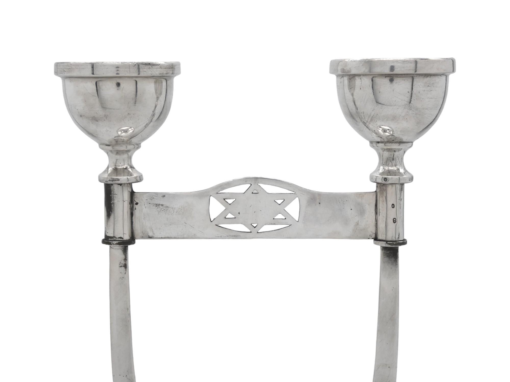 Inizio XX secolo Candelieri da Shabbat in argento Art Deco, Polonia, CIRCA 1920 in vendita