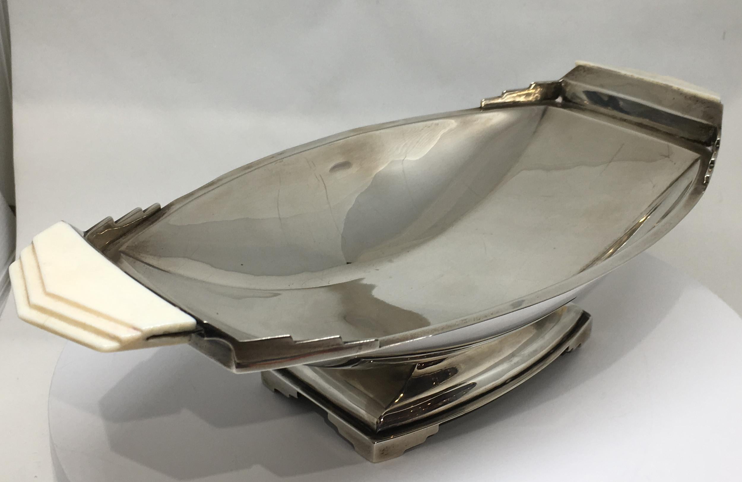 Art Deco Sterling Silver Tray / Fruit Bowl In Excellent Condition For Sale In London, GB