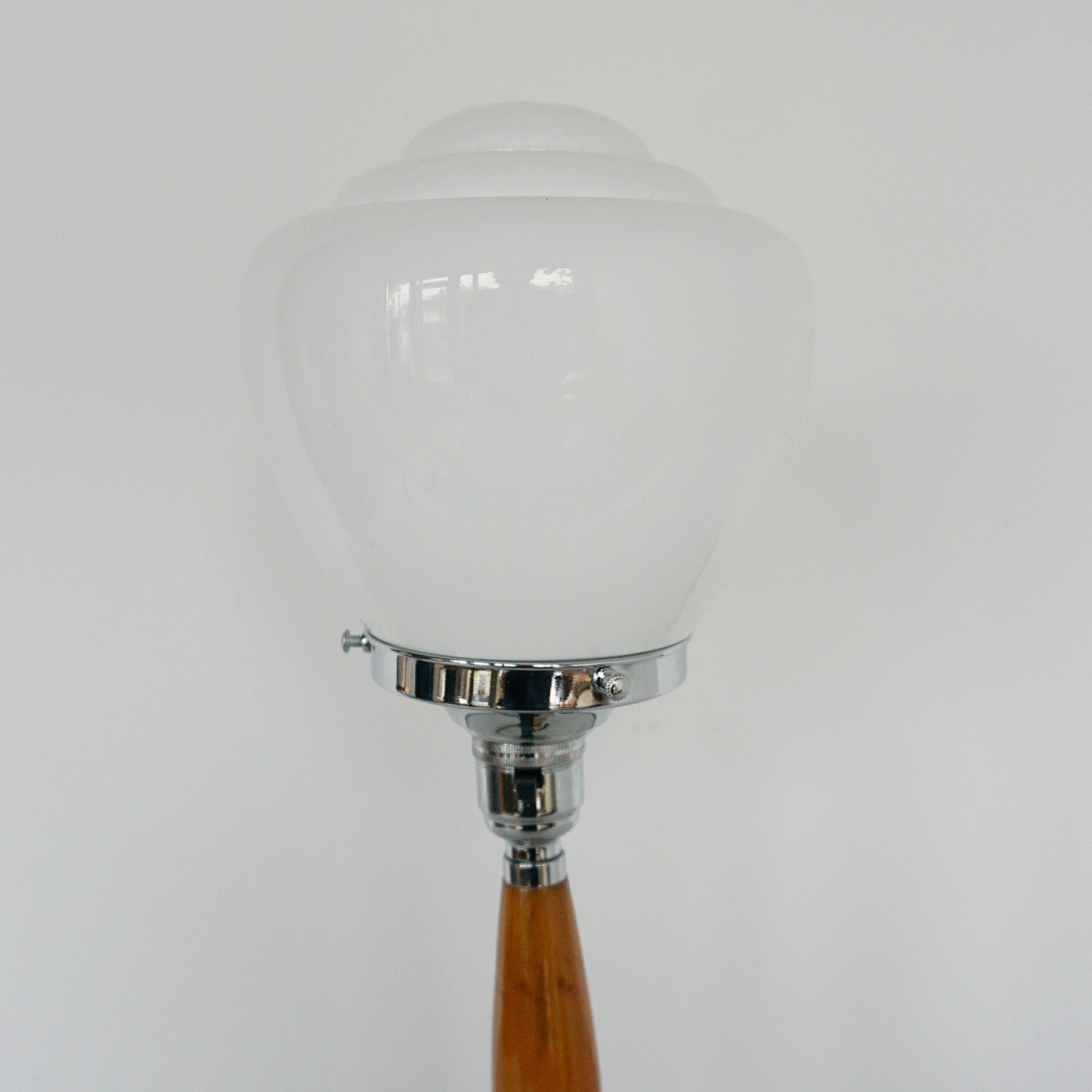 An Art Deco Style Amber Bakelite Table Lamp 1