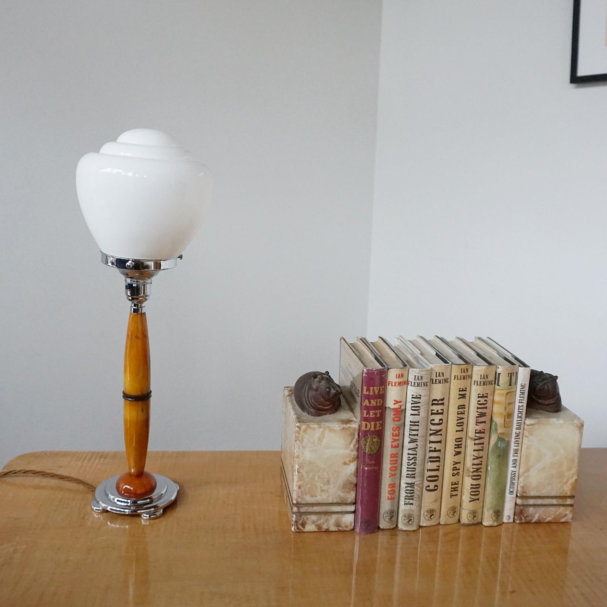 An Art Deco Style Amber Bakelite Table Lamp 3