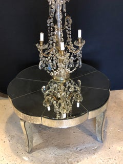 Table basse en miroir biseauté de style Art Déco avec motif gravé