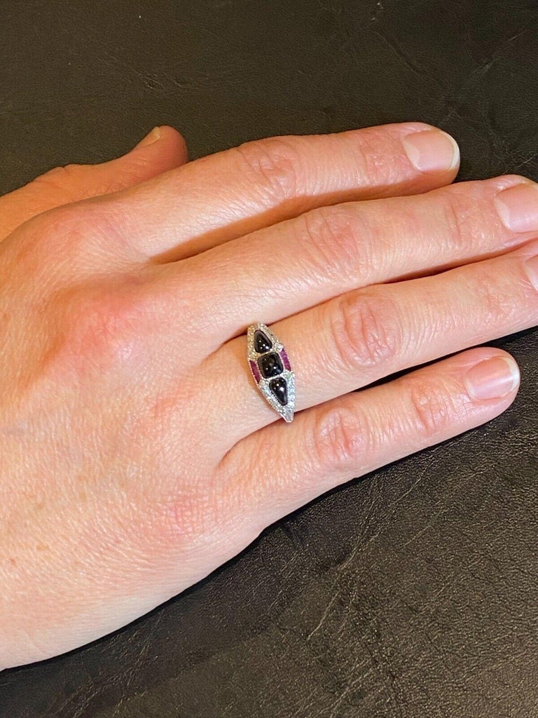 Anello Art Déco Con Rubino Rosa Cabochon E Zaffiri Bianchi, Argento 935, 4.50 Ct