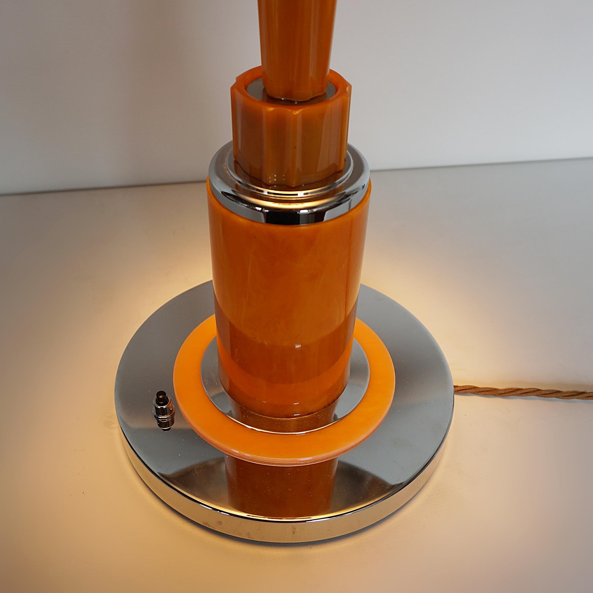 Mid-20th Century An Art Deco Style Chrome & Bakelite Dome Table Lamp