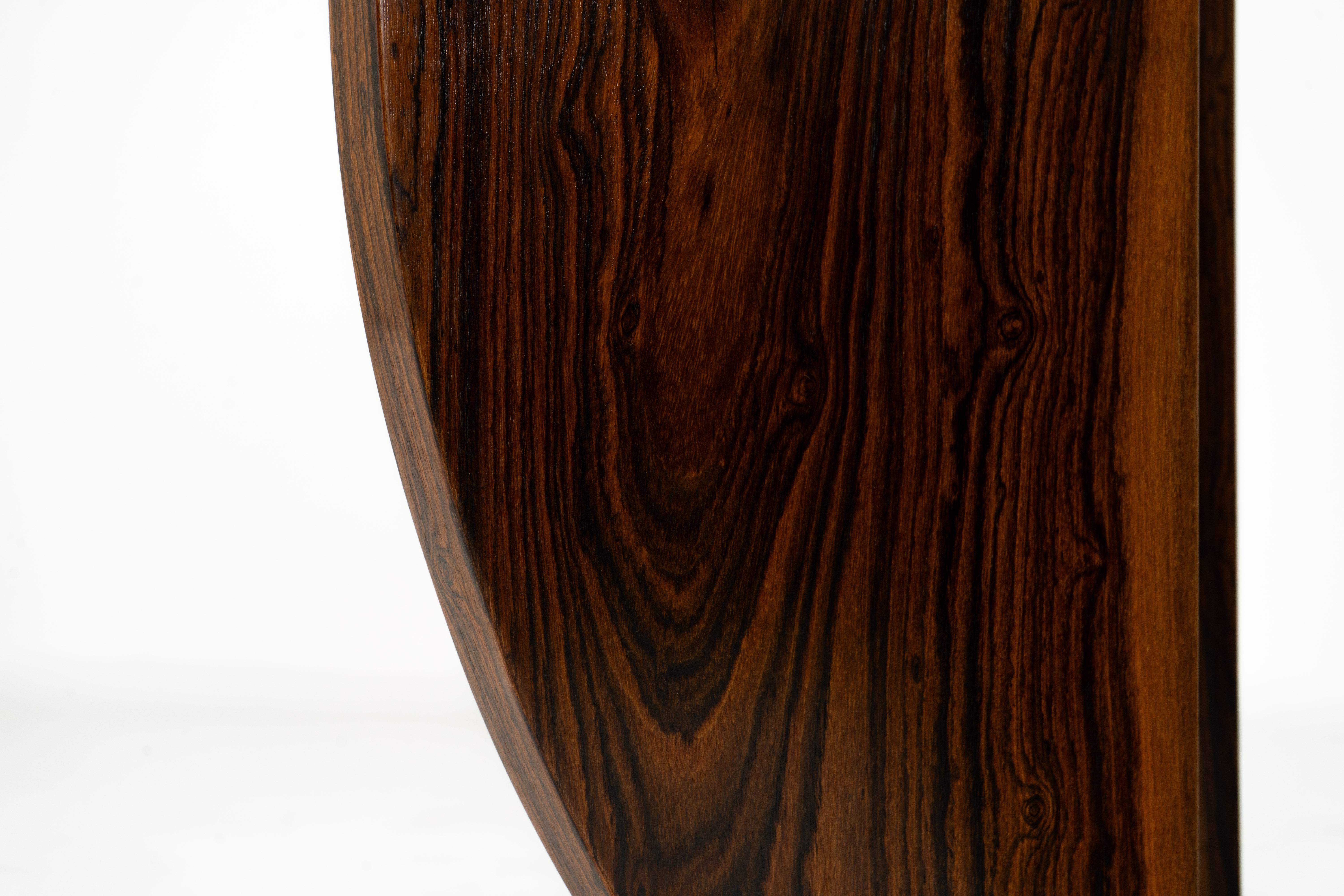 An Art Deco Style End Table With a Brass Base im Angebot 1