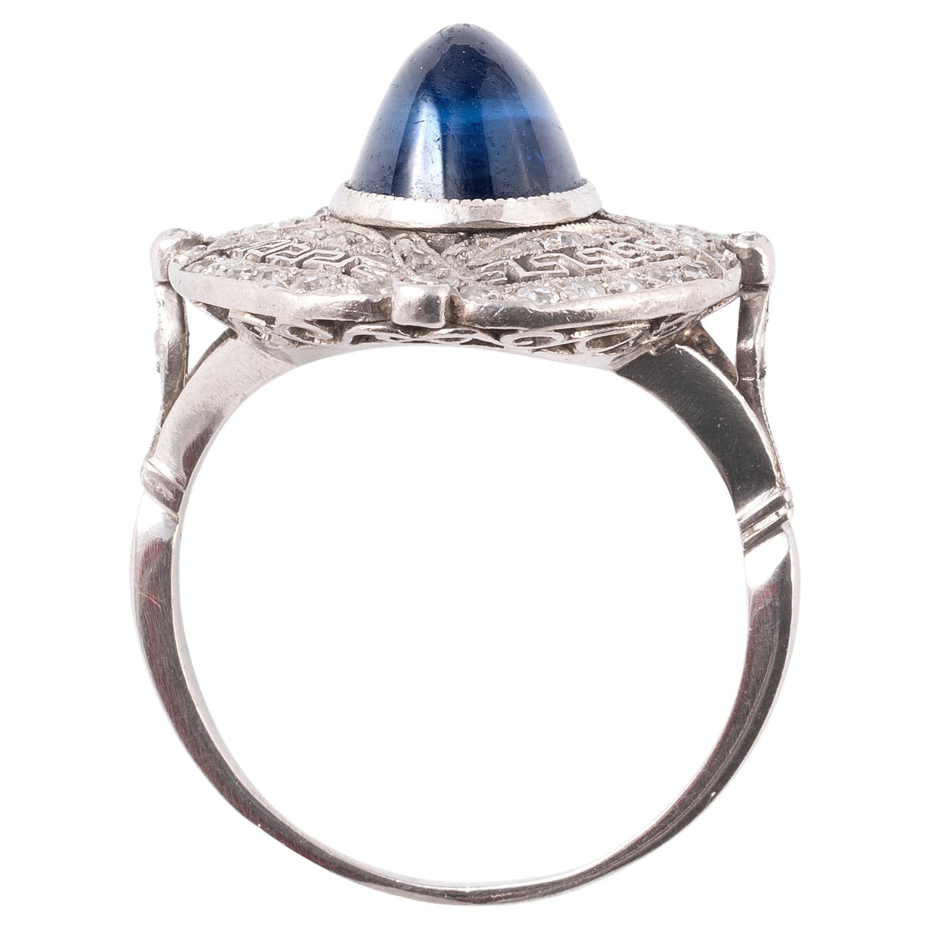 Pan di zucchero An Art Deco Sugarloaf Cabochon Sapphire And Diamond Plaque Ring Circa 1930 in vendita