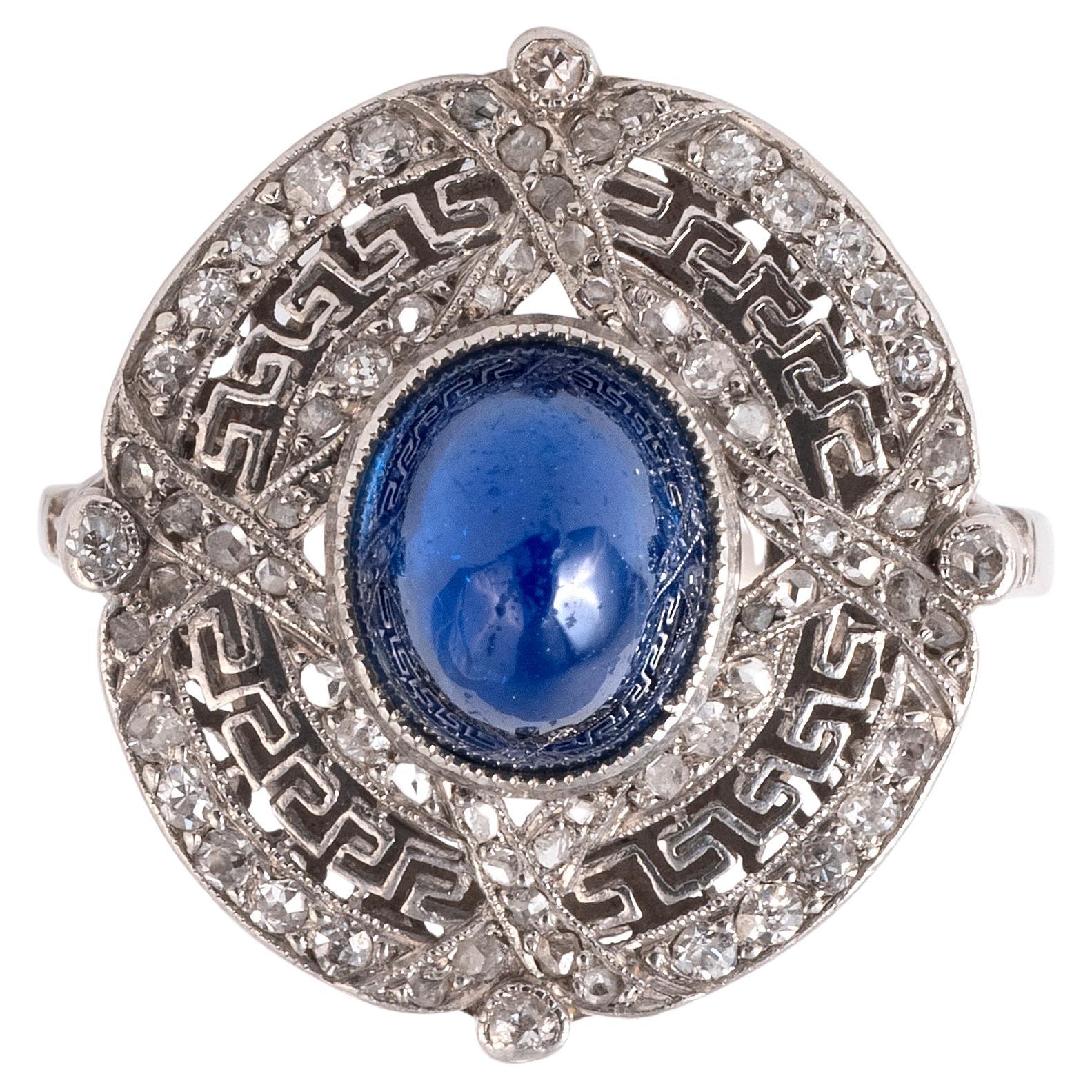 An Art Deco Sugarloaf Cabochon Sapphire And Diamond Plaque Ring Circa 1930 In condizioni ottime in vendita a Firenze, IT