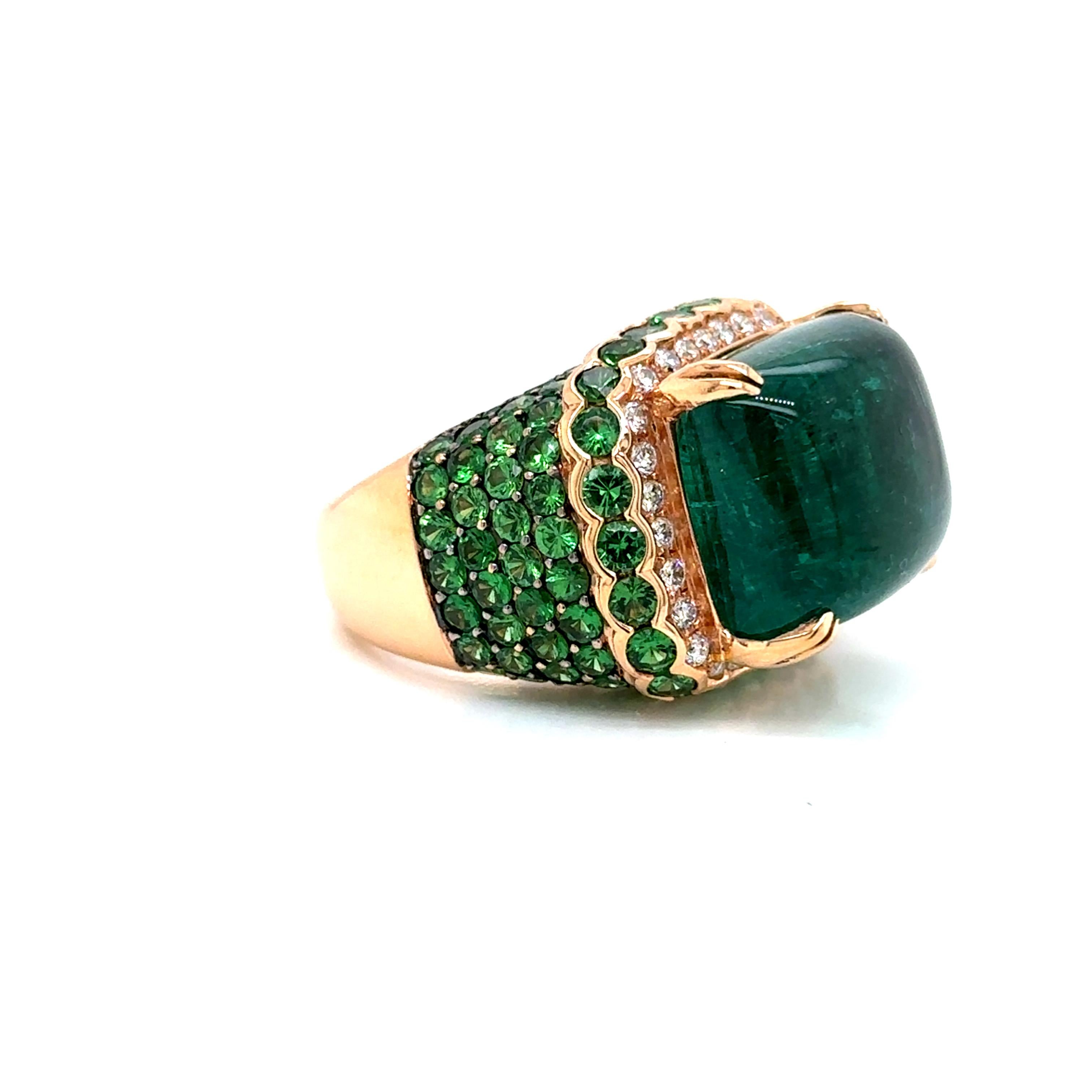 Taille cabochon « sugarloaf » Bague Art Déco en émeraude Sugarloaf de 28,18 carats, certifiée par Guild en vente